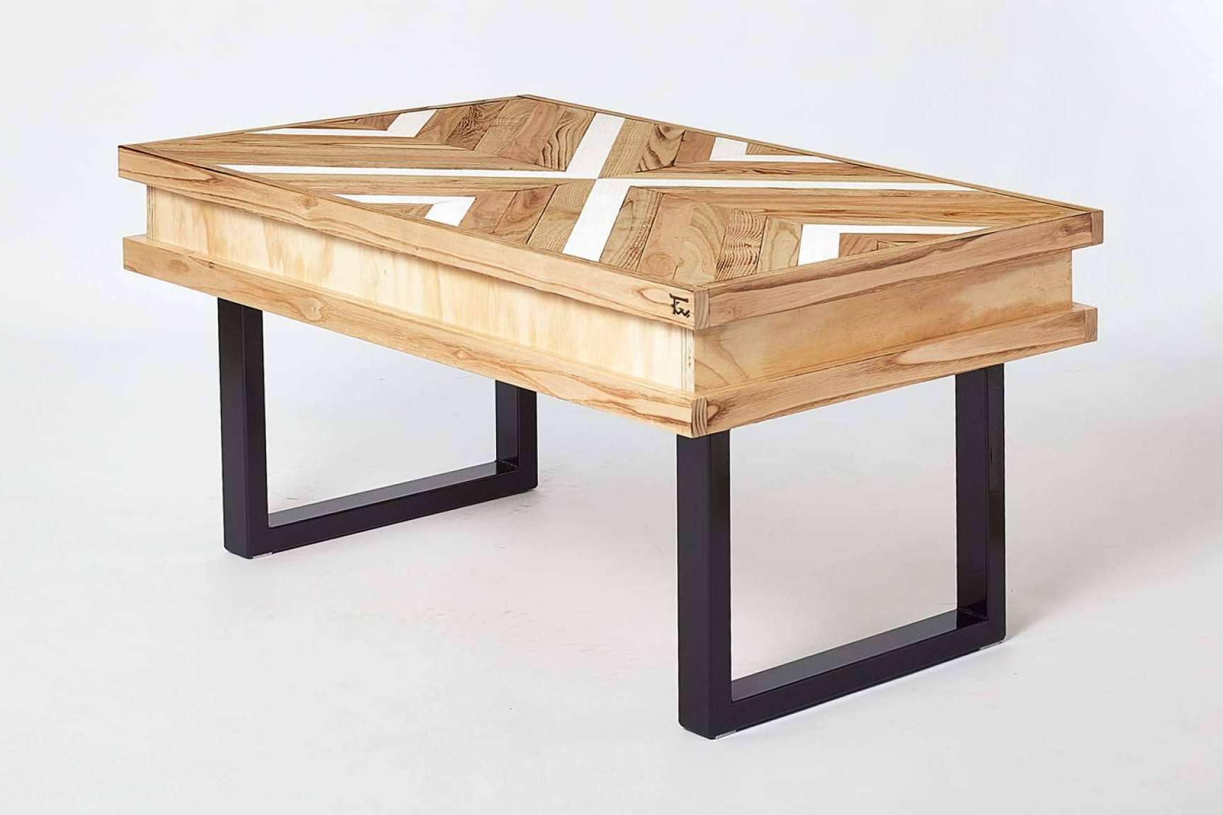 TrueWood distribuye muebles de madera y otros productos de decoración hechos a mano, con materiales 100 % naturales