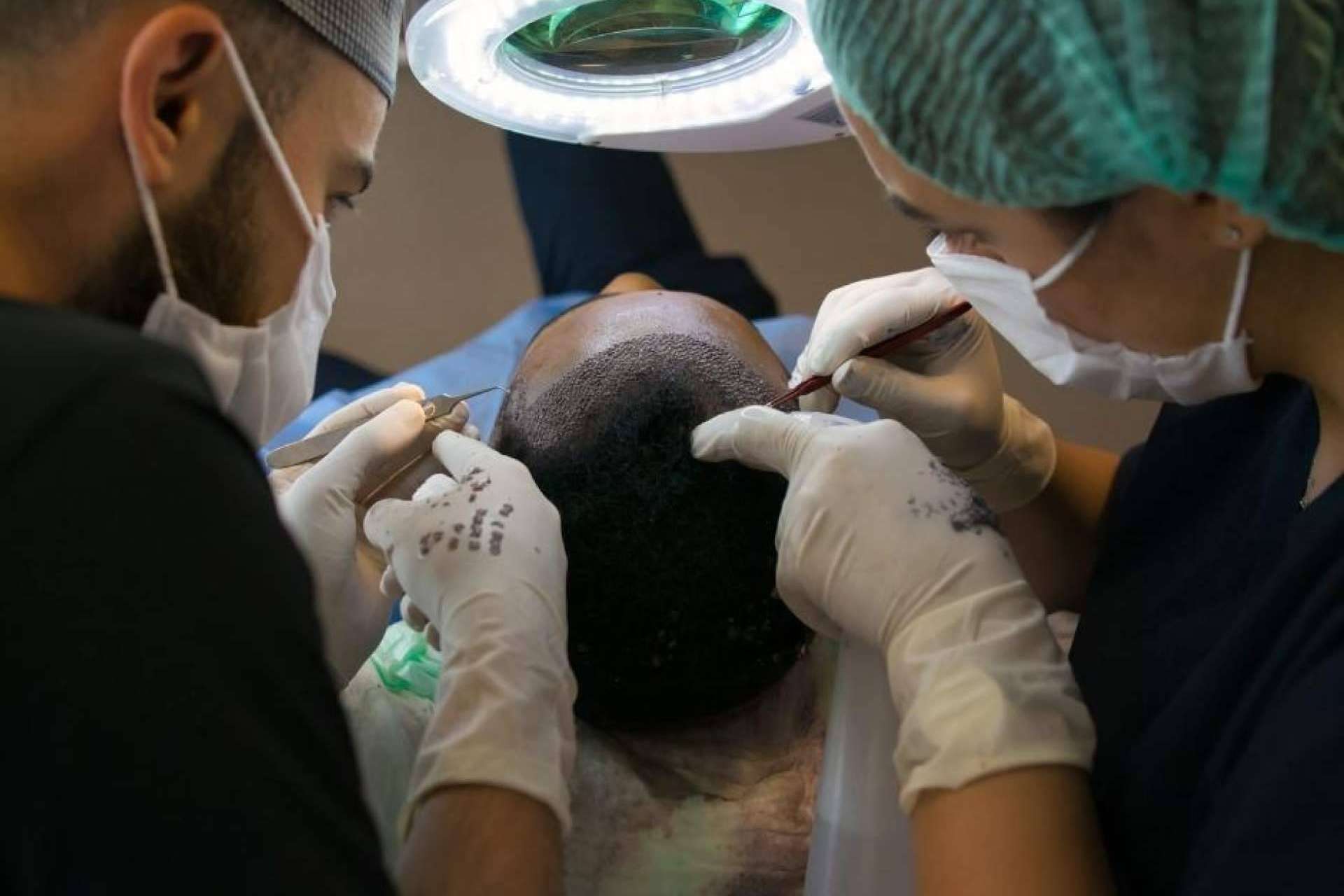 La Clínica Capilar Laura Agrelo recibe el sello de calidad garantizada