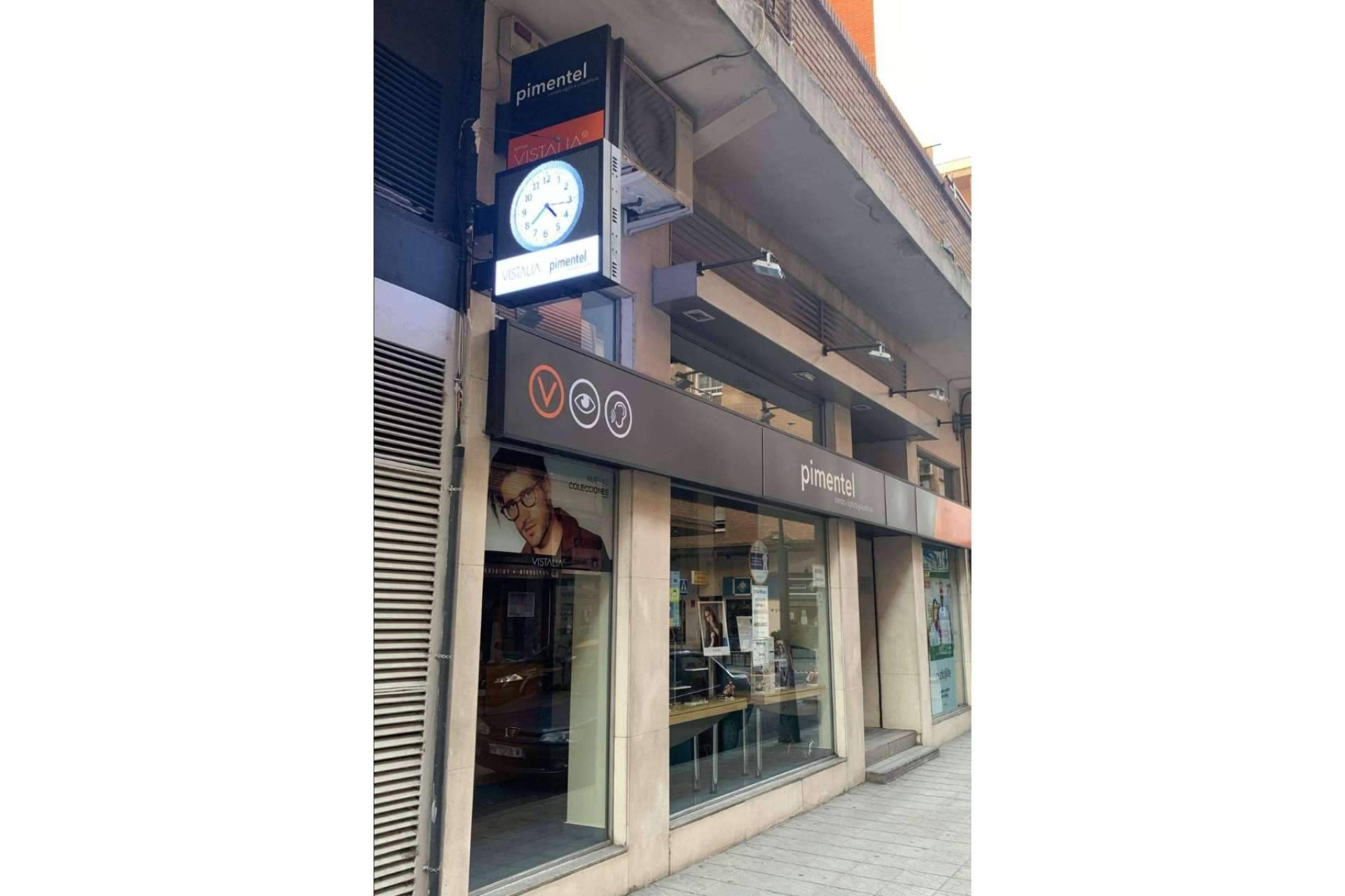 Una herramienta clave para la publicidad exterior de hoy, las banderolas electrónicas