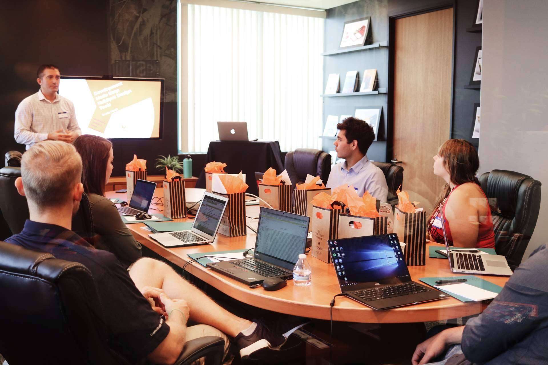 Feel Marketing, la agencia del momento que produce contenidos de valor en más de 52 idiomas