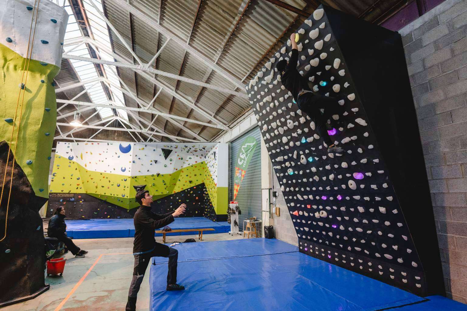 Cómo sacar brillo a un rocódromo con Shiny Wall