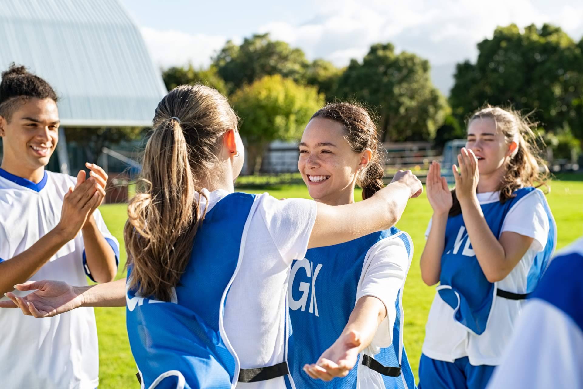 ¿Qué posibilidades internacionales y nacionales presenta el Bachillerato Británico en Deporte de la Cátedra CIS Eduka?