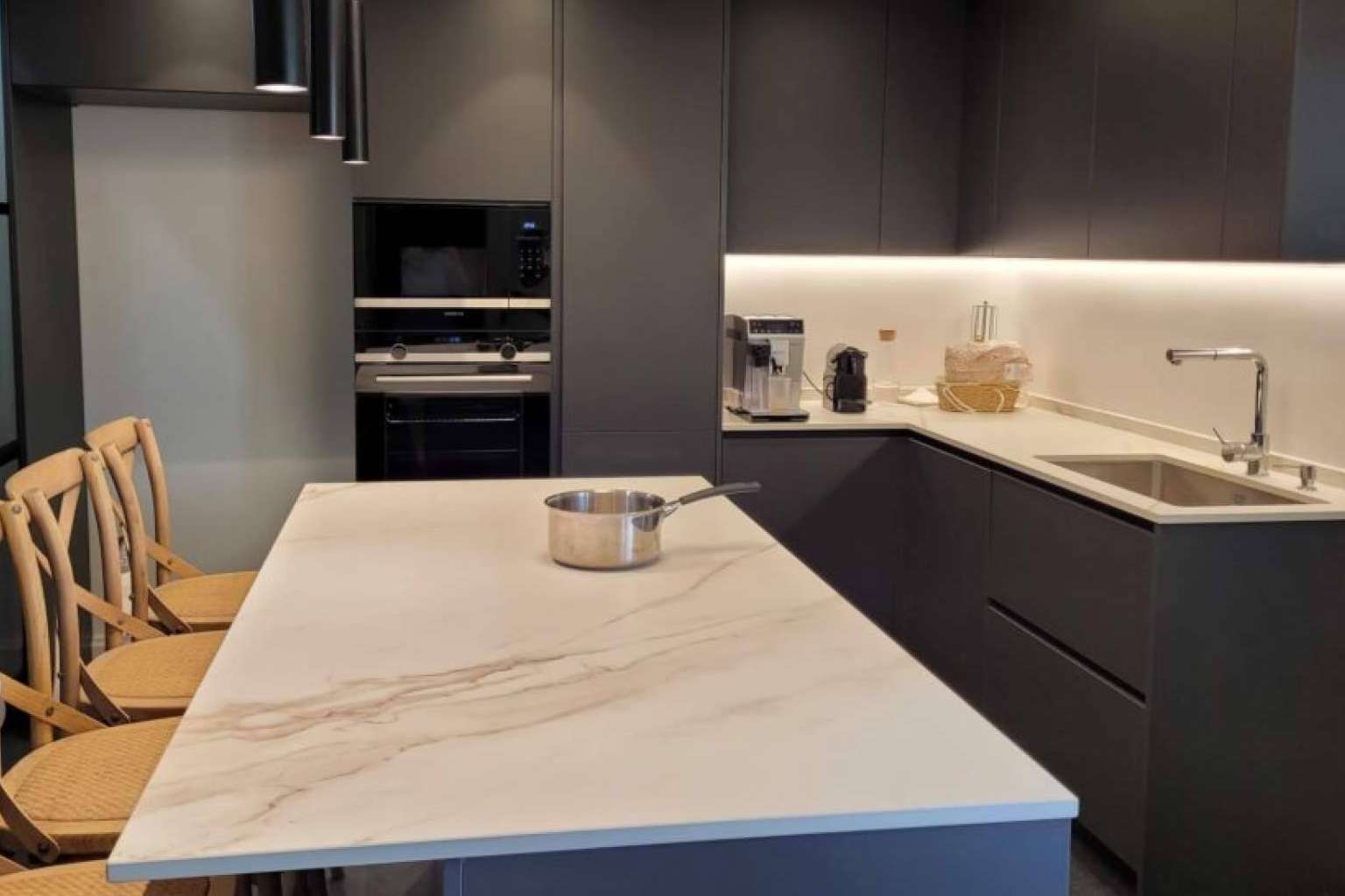 Las cocinas invisibles son la nueva tendencia en el mundo del interiorismo, con Davinia
