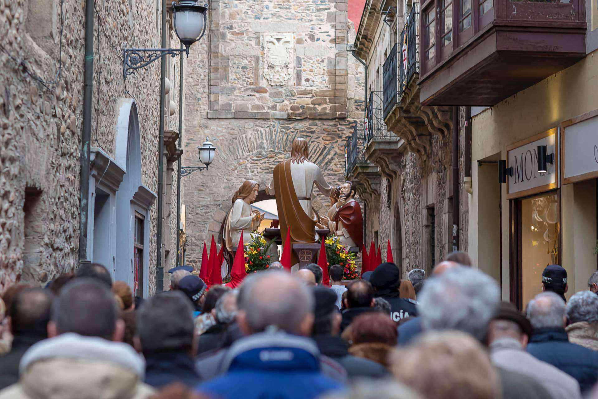 La red social para los cofrades, Carrera Oficial, para explorar la Semana Santa de España