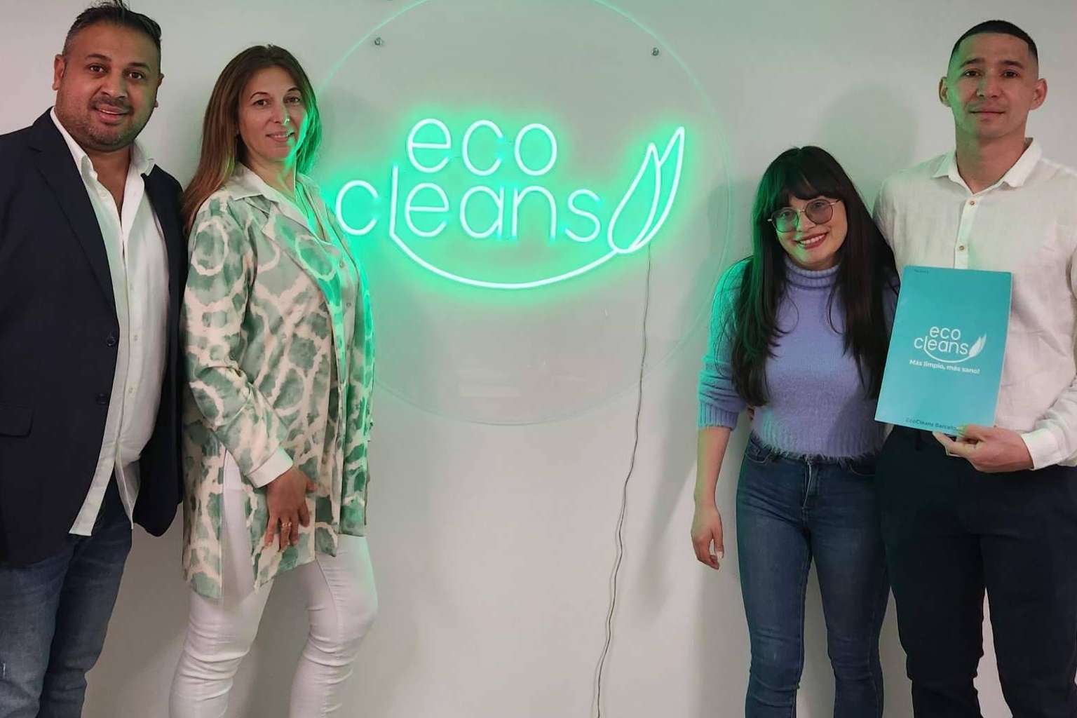 EcoCleans firma la sexta franquicia, la marca que ha revolucionado los servicios de limpieza aterriza en Valencia
