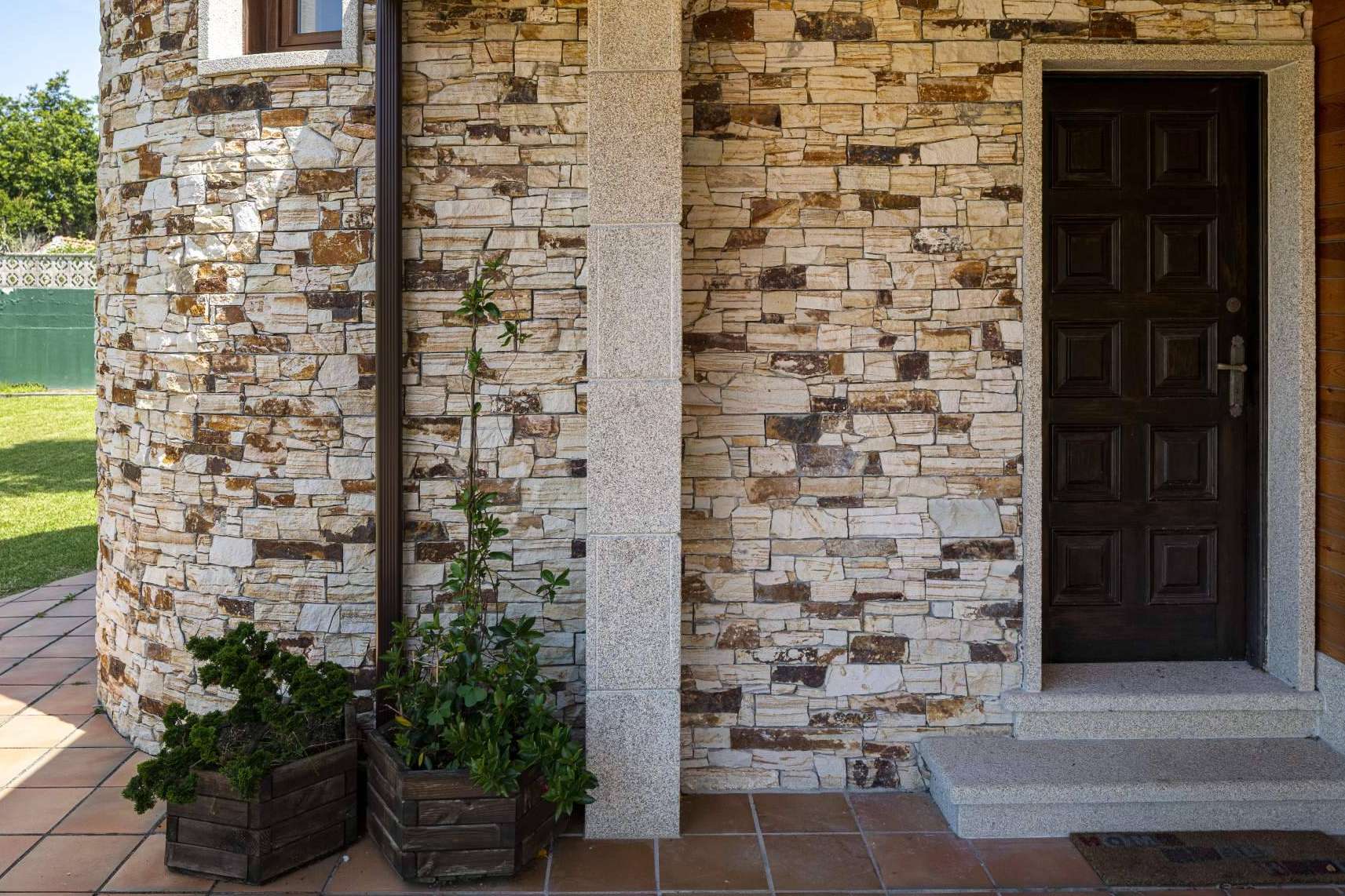 Las ventajas de usar piedra natural en fachadas, por Cupa Stone
