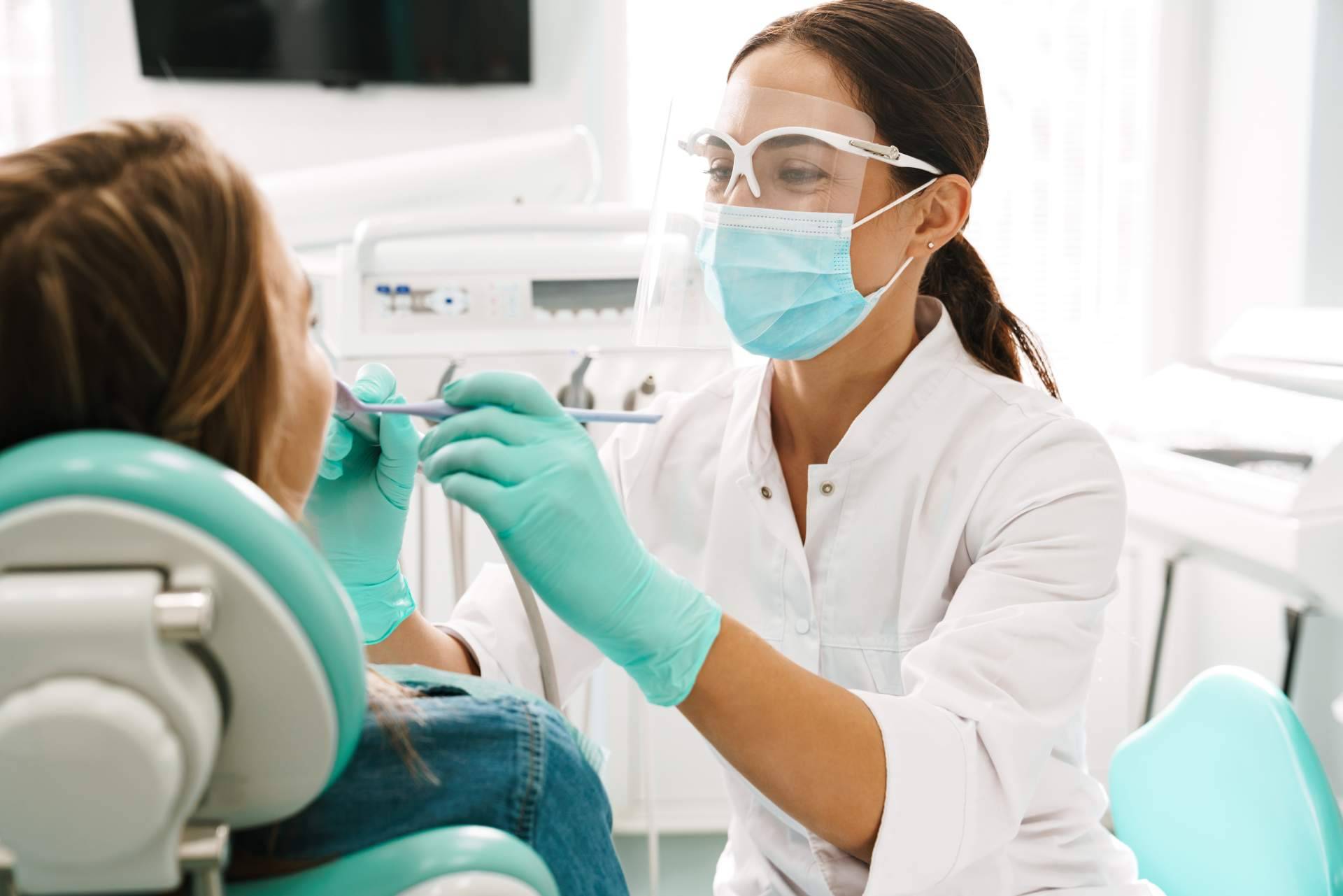 Agudo Rosa y sus servicios de endodoncia contribuyen a preservar la estructura de los dientes, manteniéndolos sanos y libres de infecciones