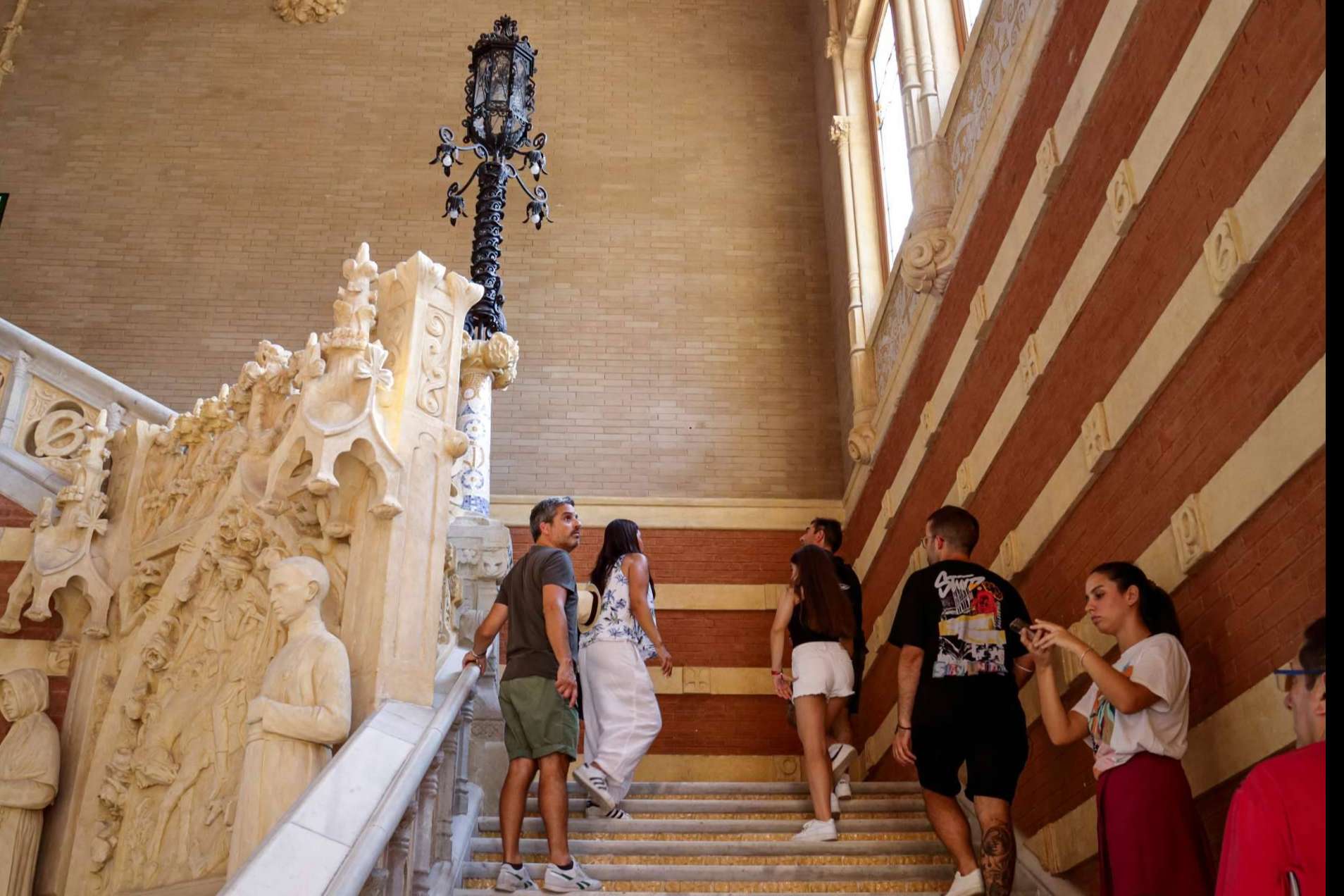 Descubrir uno de los mejores tesoros del Modernismo catalán, el Hospital de Sant Pau de la mano de este tour guiado