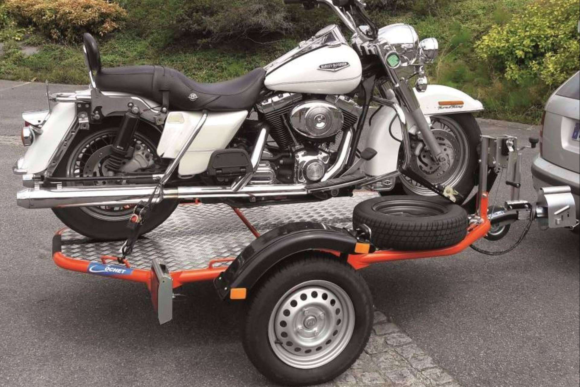 Busco Remolque proporciona una guía del uso de remolques para motos España