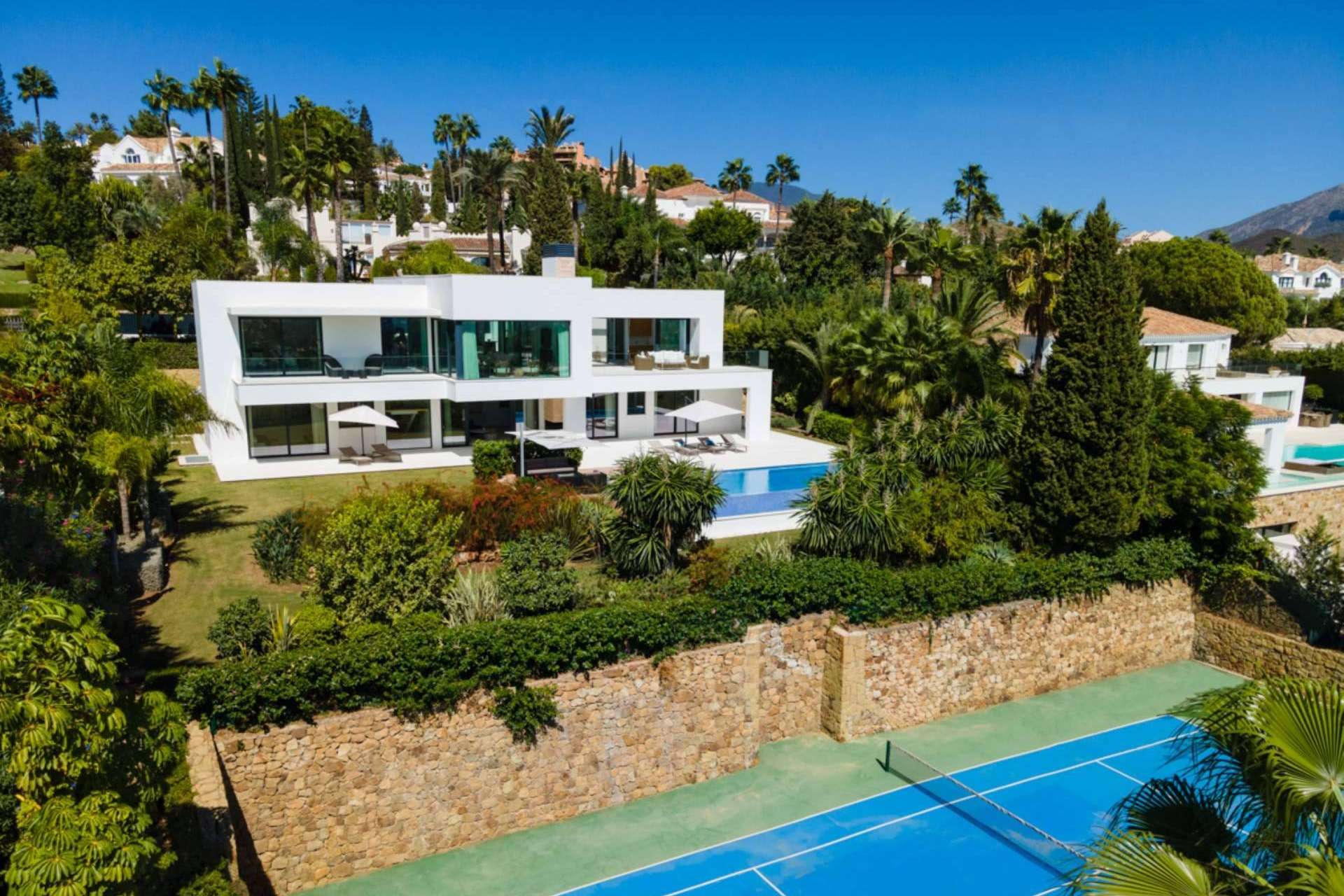Ampliación de la oferta de villas de lujo de Zeuthen & Company en Marbella para satisfacer la creciente demanda