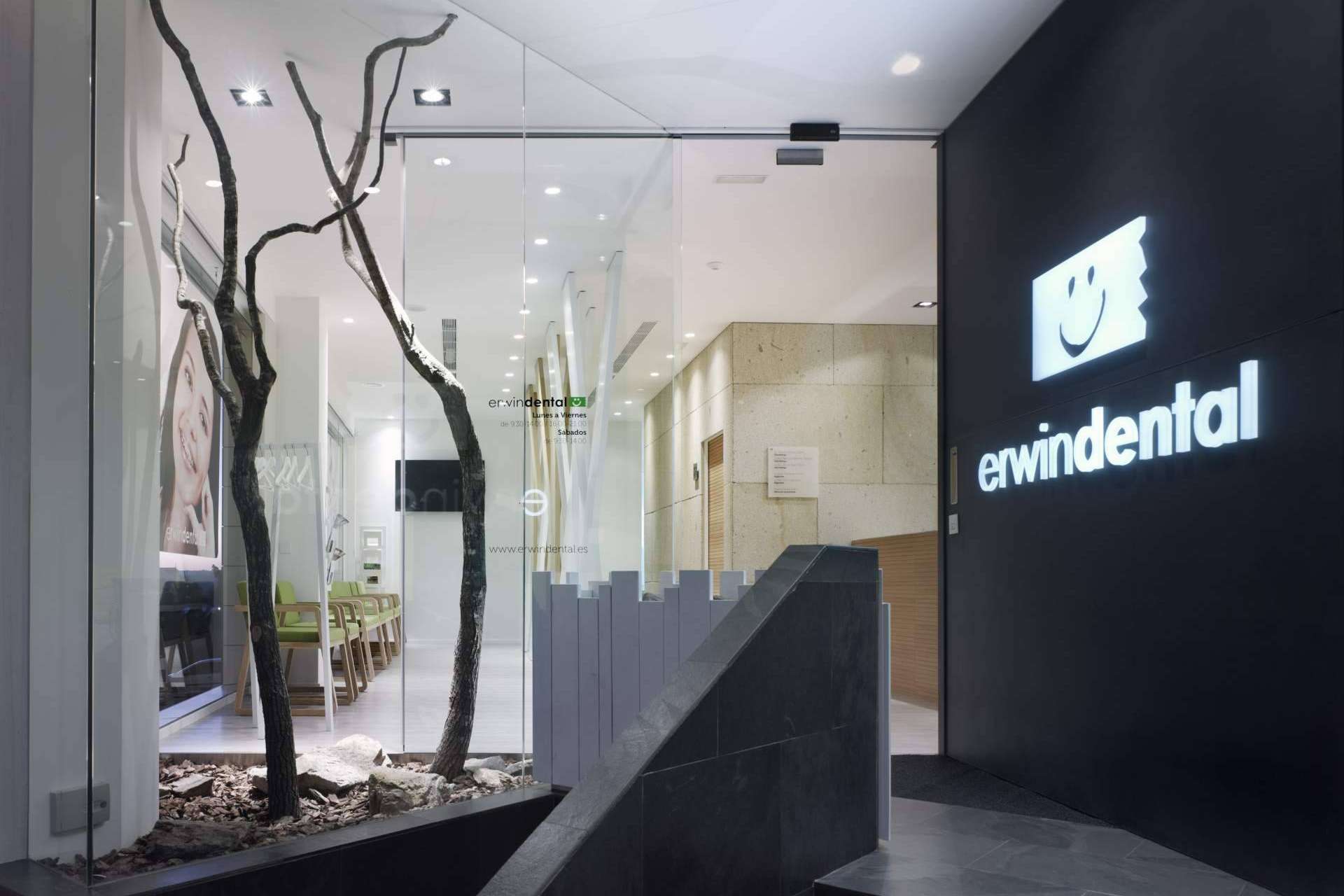 Entrevista realizada al doctor Erwin Arosa, director clínico de Erwindental