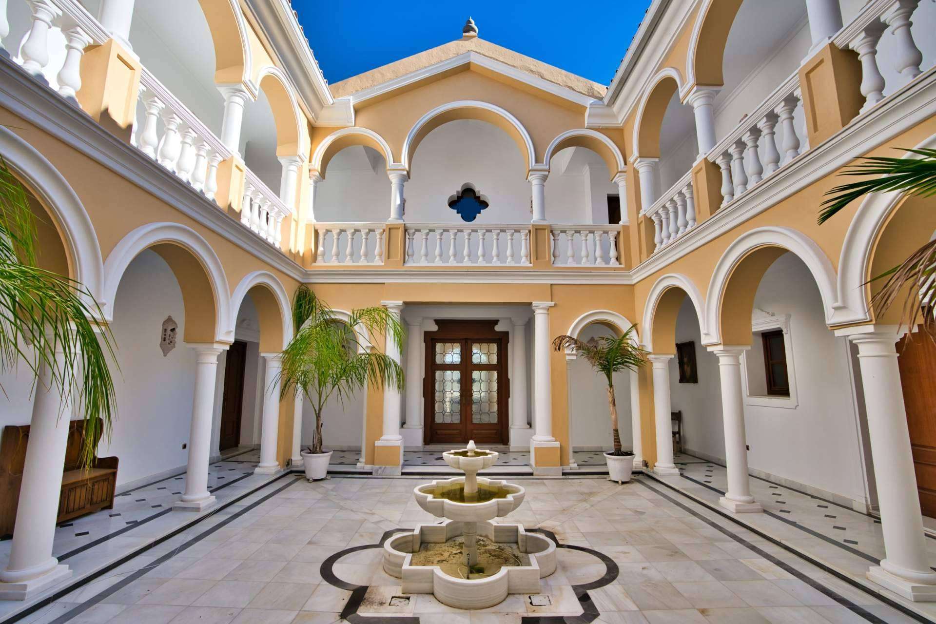 Villa Rosi, una villa clásica y de lujo bañada por el sol de Marbella, Zeuthen & Company