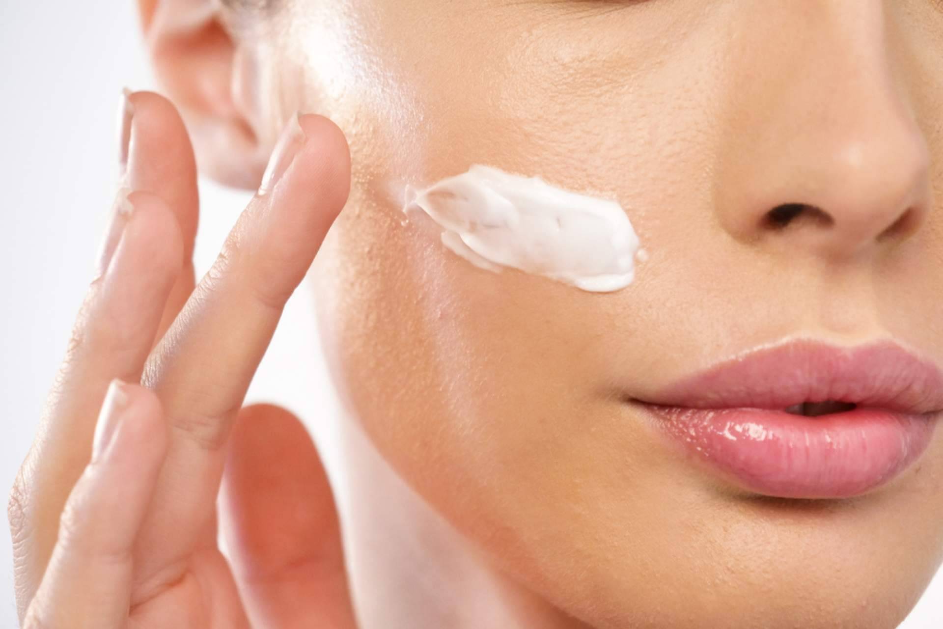 La crema CERAVE, disponible en la farmacia Laura Garín, garantiza máxima hidratación