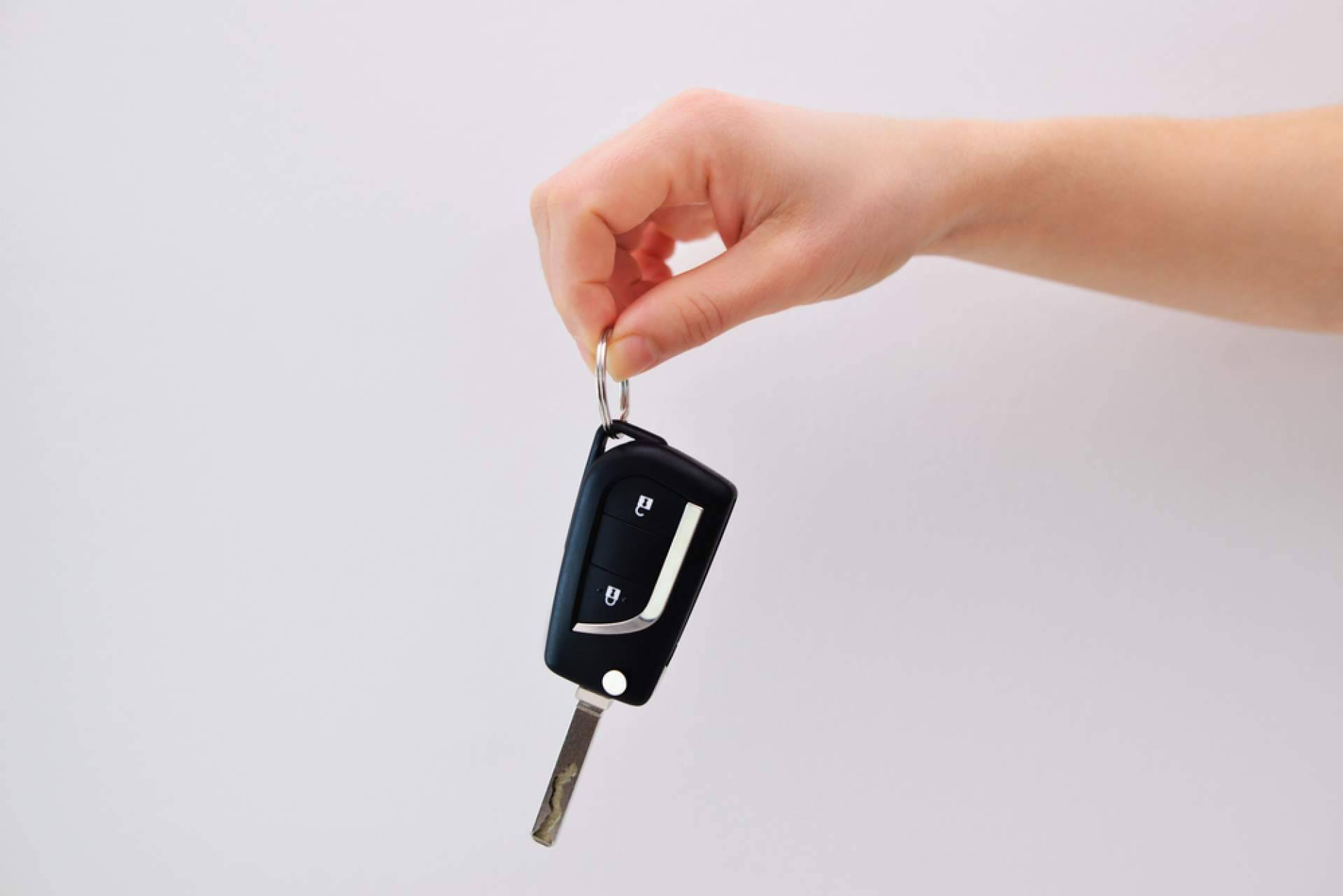 EGINER recalca la importancia de tener dos juegos de llaves del coche antes de irse de vacaciones