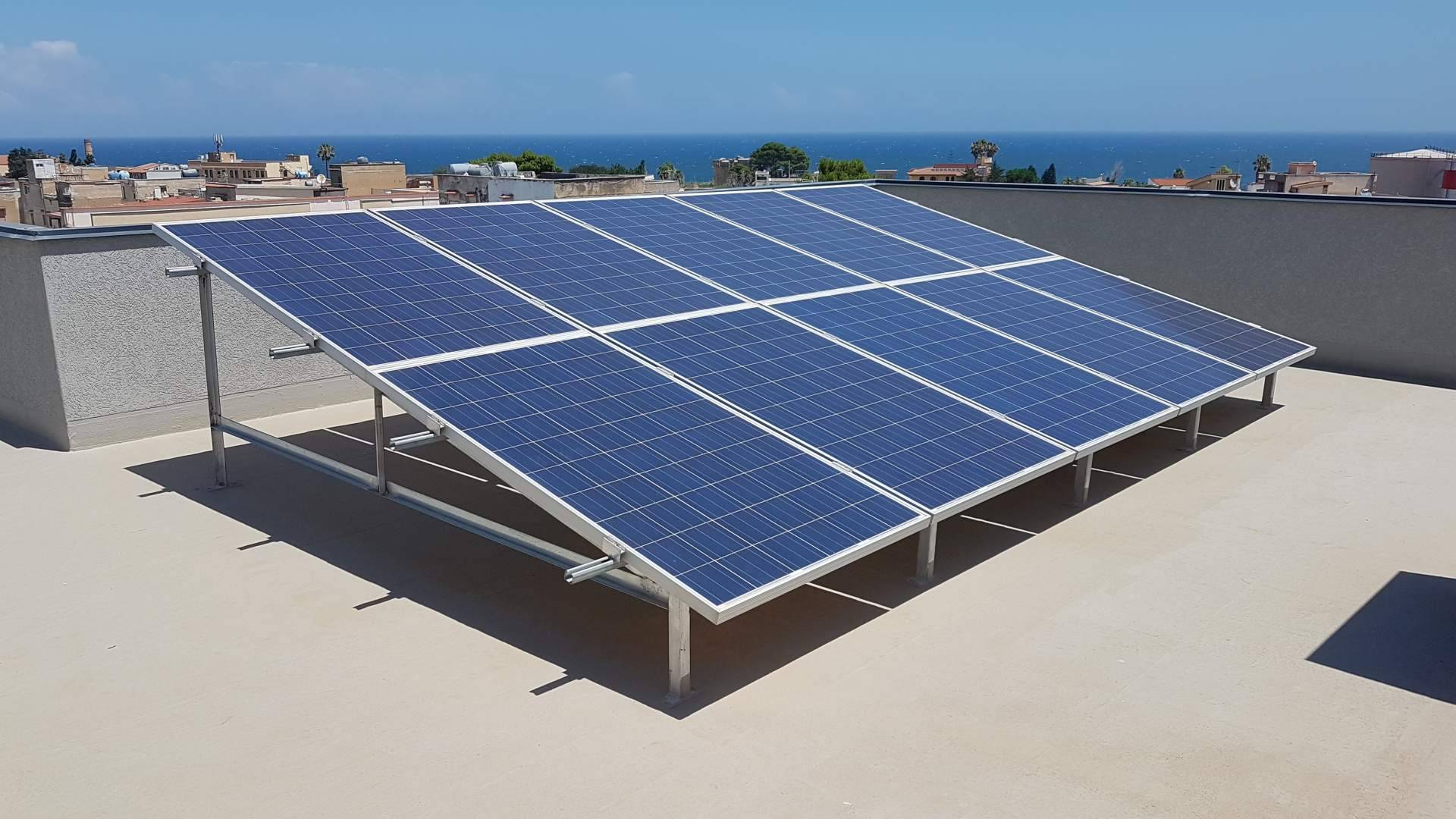 Solar Placa lleva a cabo la instalación de paneles solares