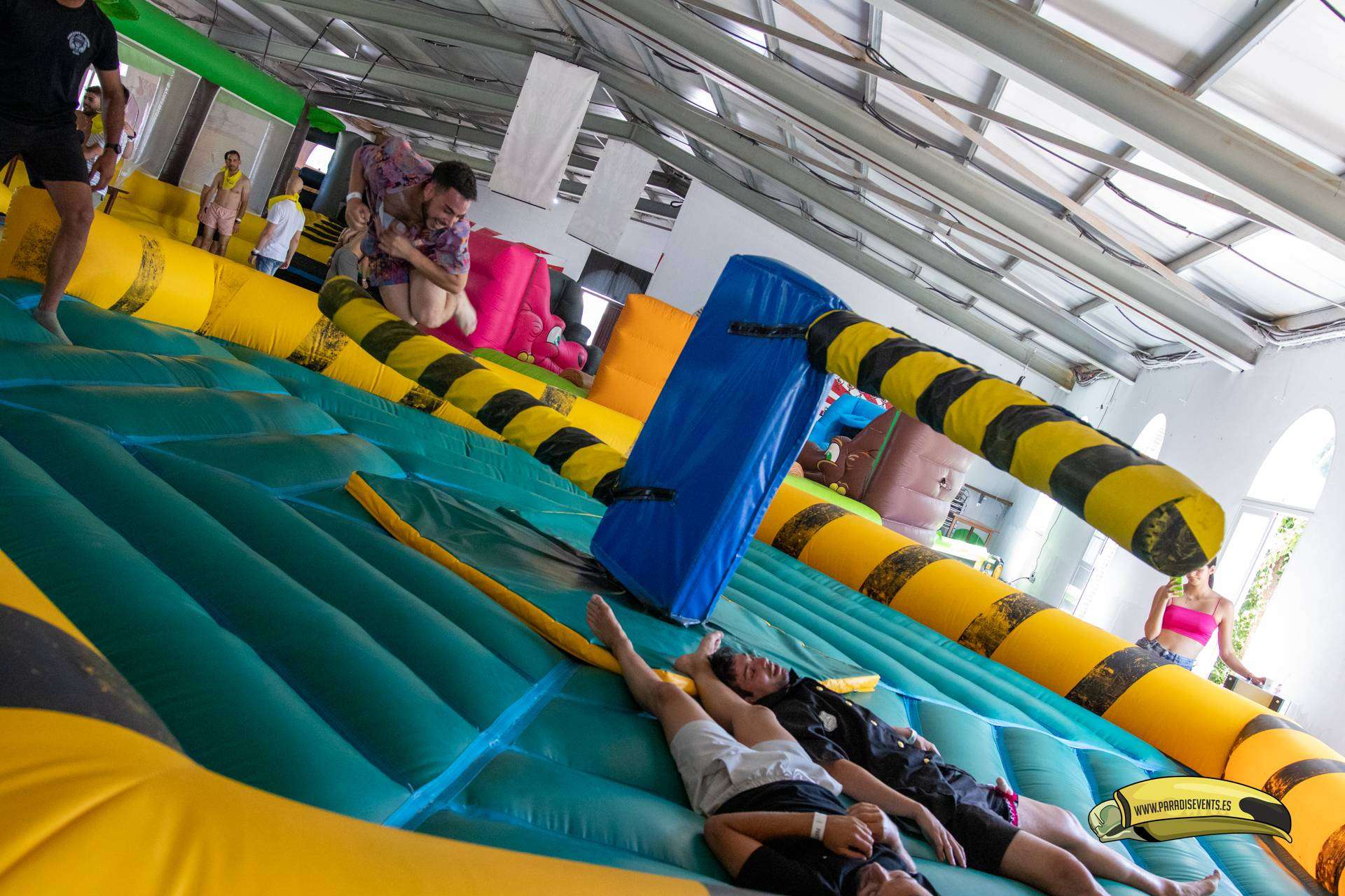 Diversión asegurada con las pruebas de Humor Amarillo que ofrece Paradise Events en la finca Navalcarnero