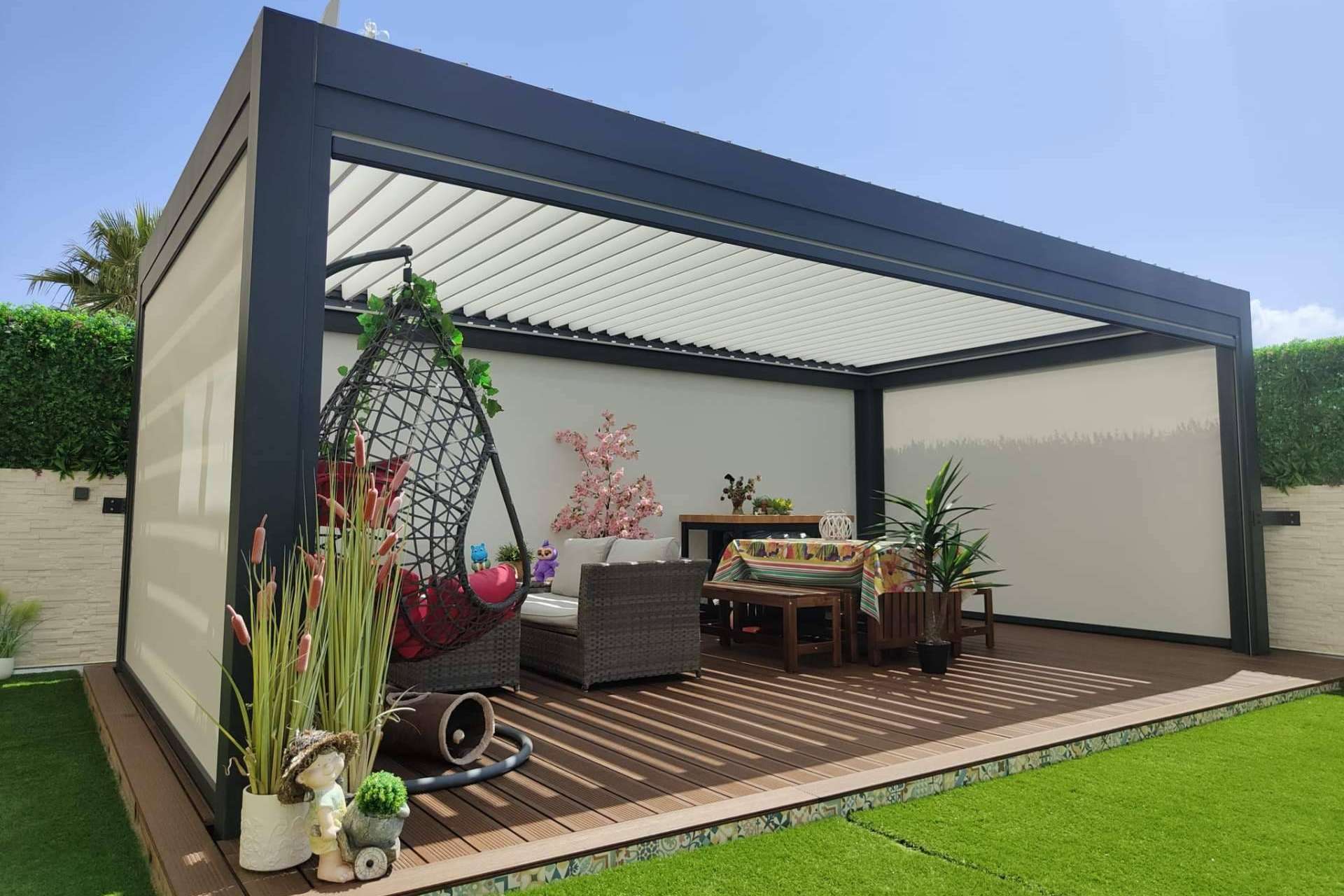 Las ventajas de usar la pérgola bioclimática y el techo móvil panorámico de C3 Systems S.L.