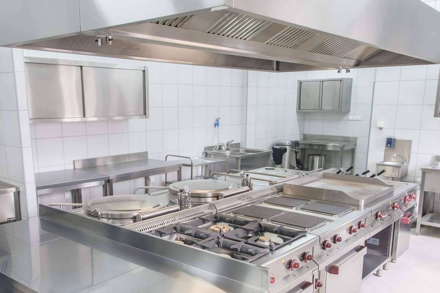 Campanas industriales para ventilación eficiente en gastronomía con Grupo Industrial