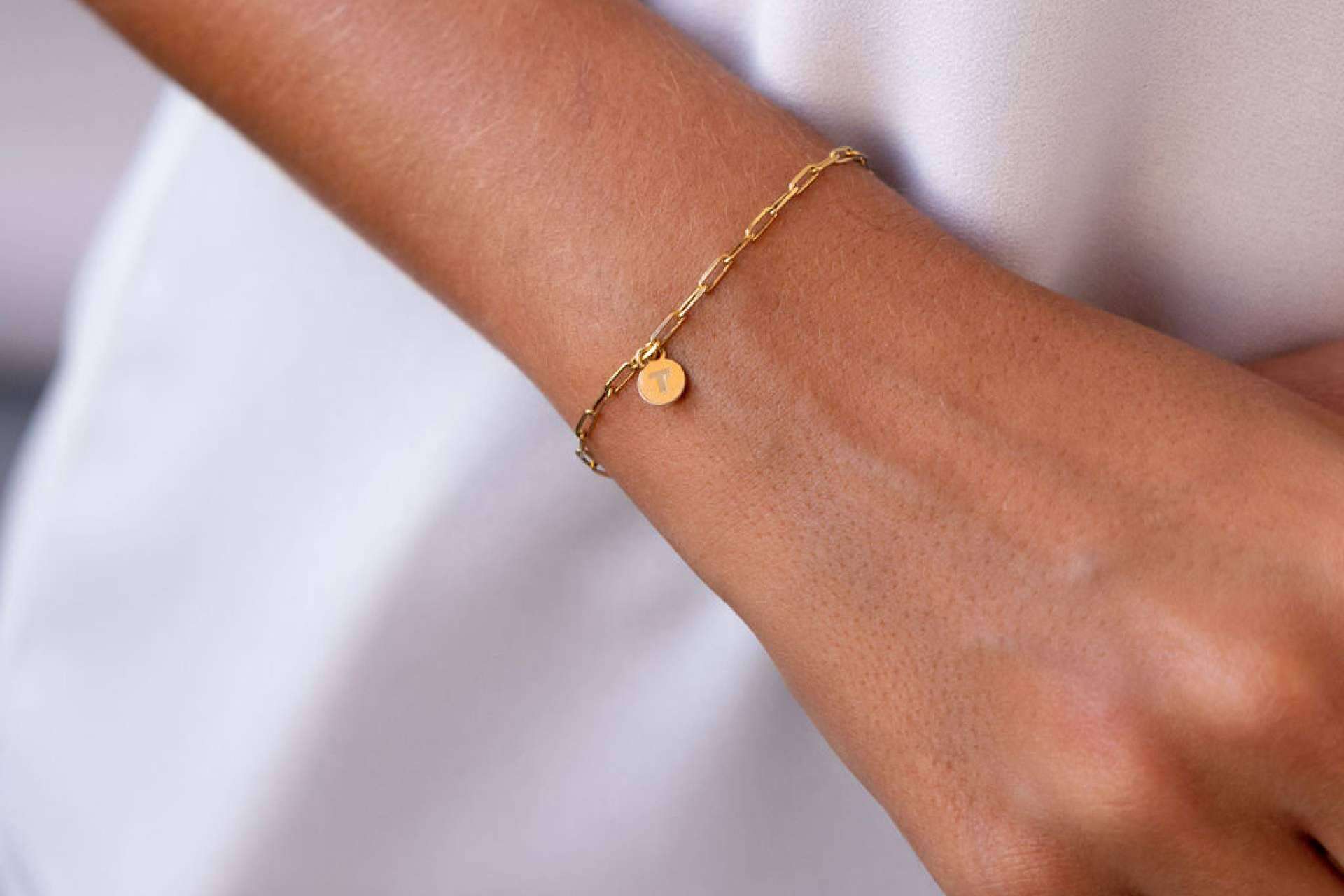 Pulseras con iniciales, un regalo significativo para alguien especial