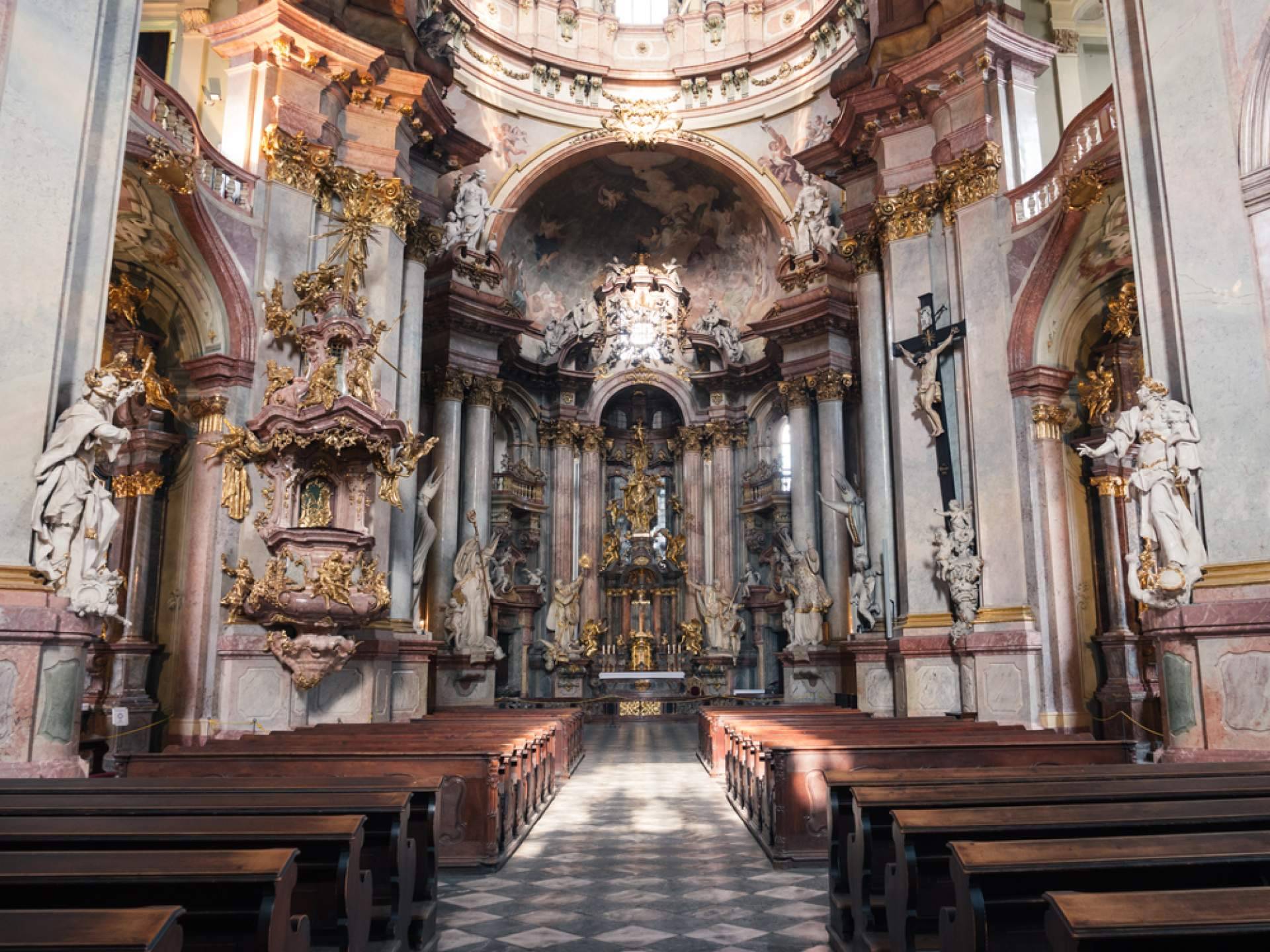 ¿Cómo mejorar la acústica en espacios religiosos? Belltron y su sistema de megafonía