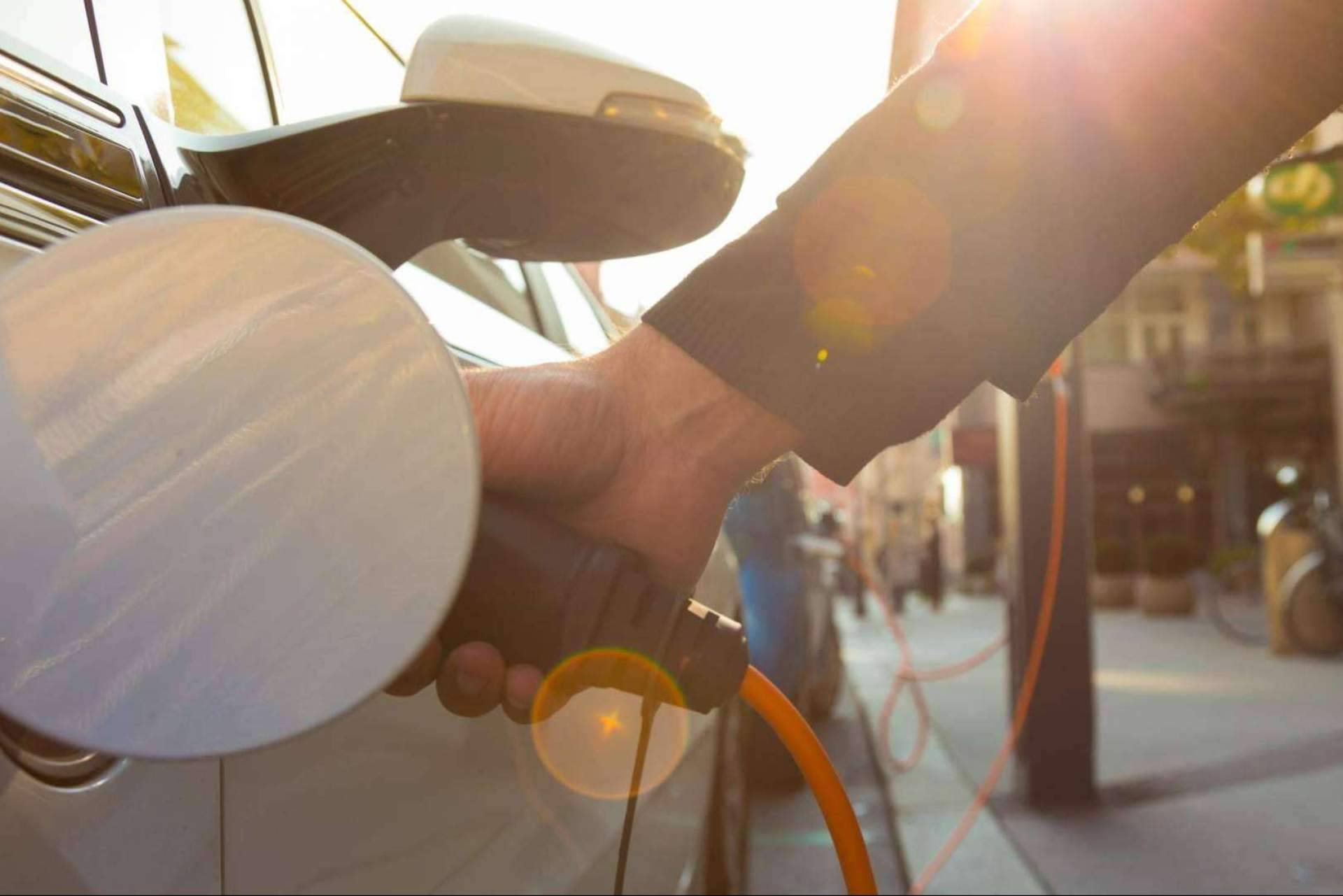 Por la compra de un vehículo eléctrico, entra en vigor la deducción del 15 % en el IRPF