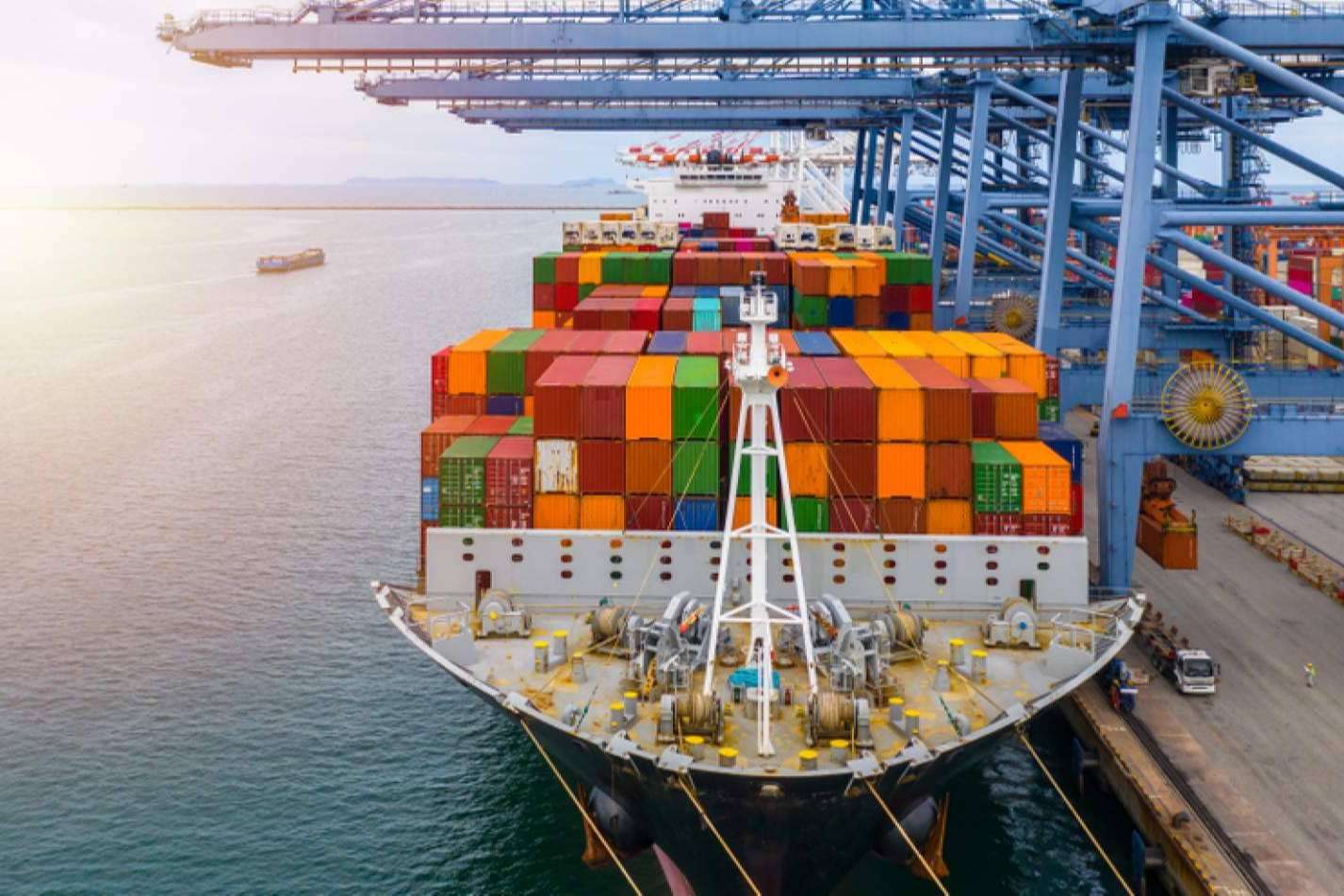 Soluciones como OPS, cold ironing y sistema de energía de buques a puerto en igus