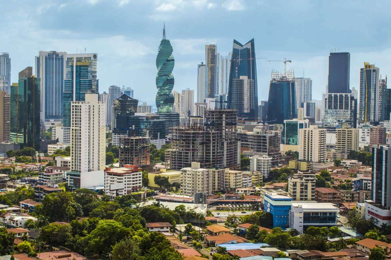 Grupo Los Pueblos explica las 8 razones por las que invertir en Panamá