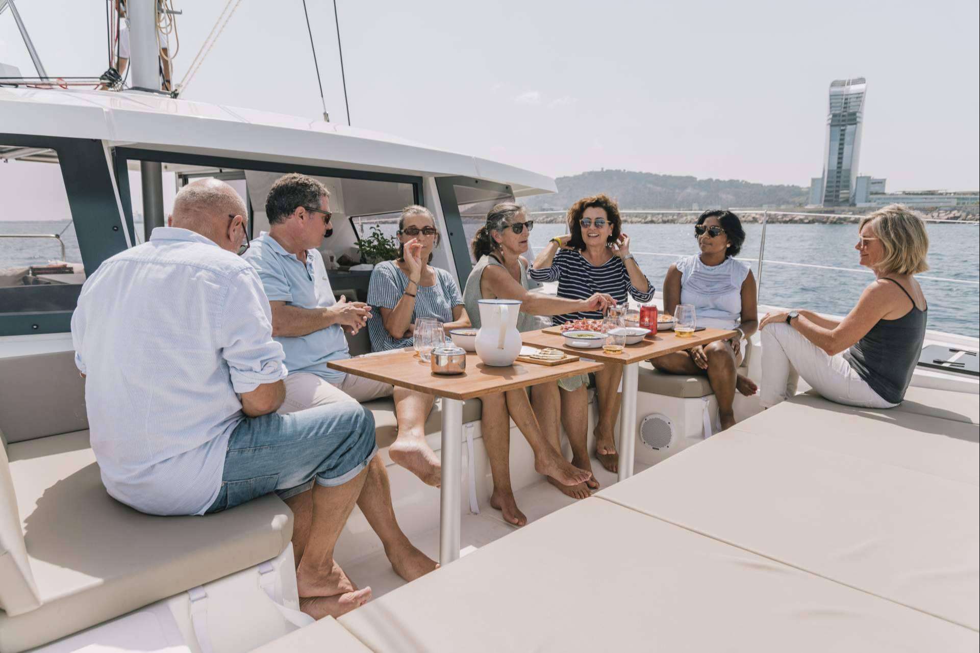 Sondevela dispone de alquiler de barco para tener un evento de empresa