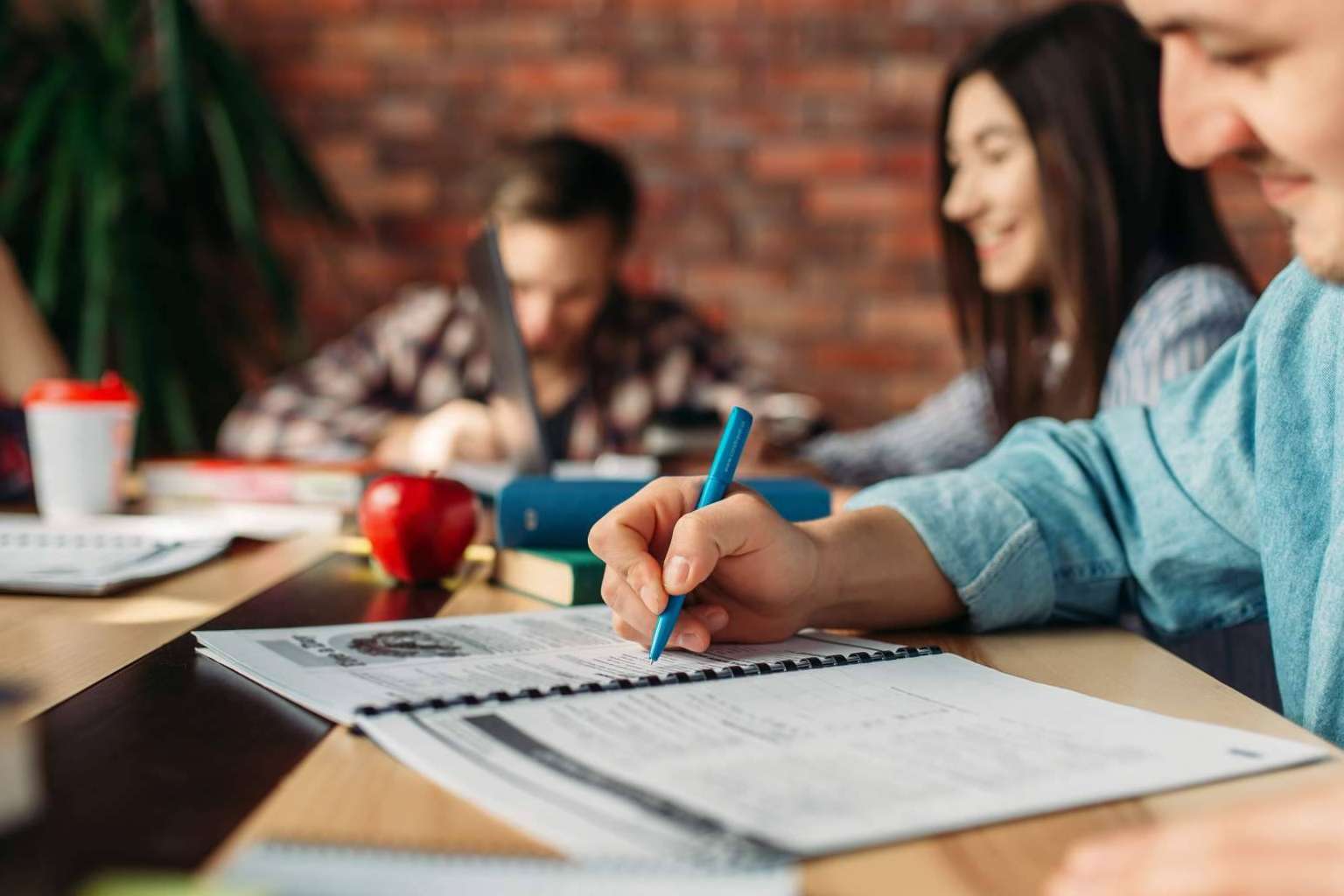 Que sus estudiantes consigan empleo Madrid, una de las metas del Instituto de Estudios y Empleo