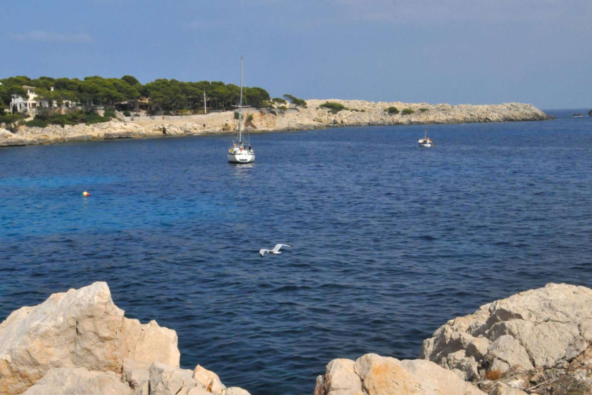 Cala Ratjada; una joya escondida en Mallorca para las parejas enamoradas