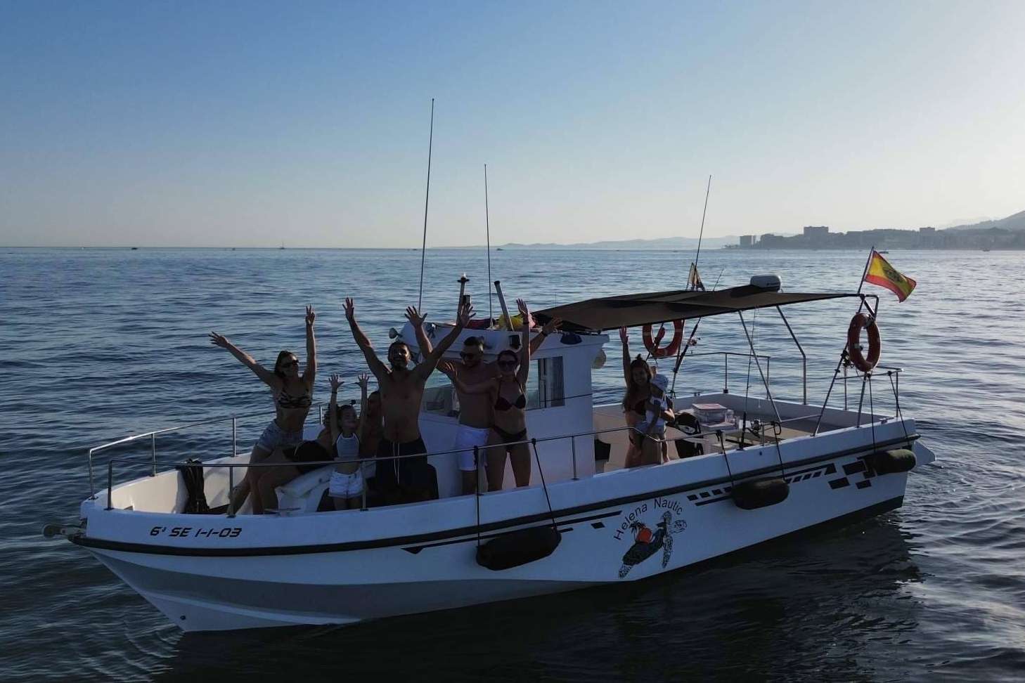 Alquiler barco en Benalmadena con Helena Nautic para disfrutar de fiestas, excursiones y eventos en alta mar