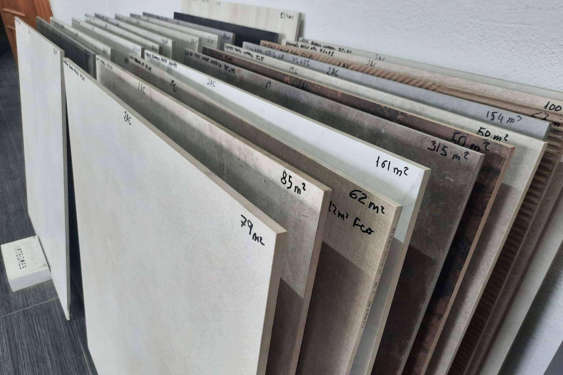 En el catálogo de Artegrés hay una gran variedad de azulejos porcelánicos modernos y actuales