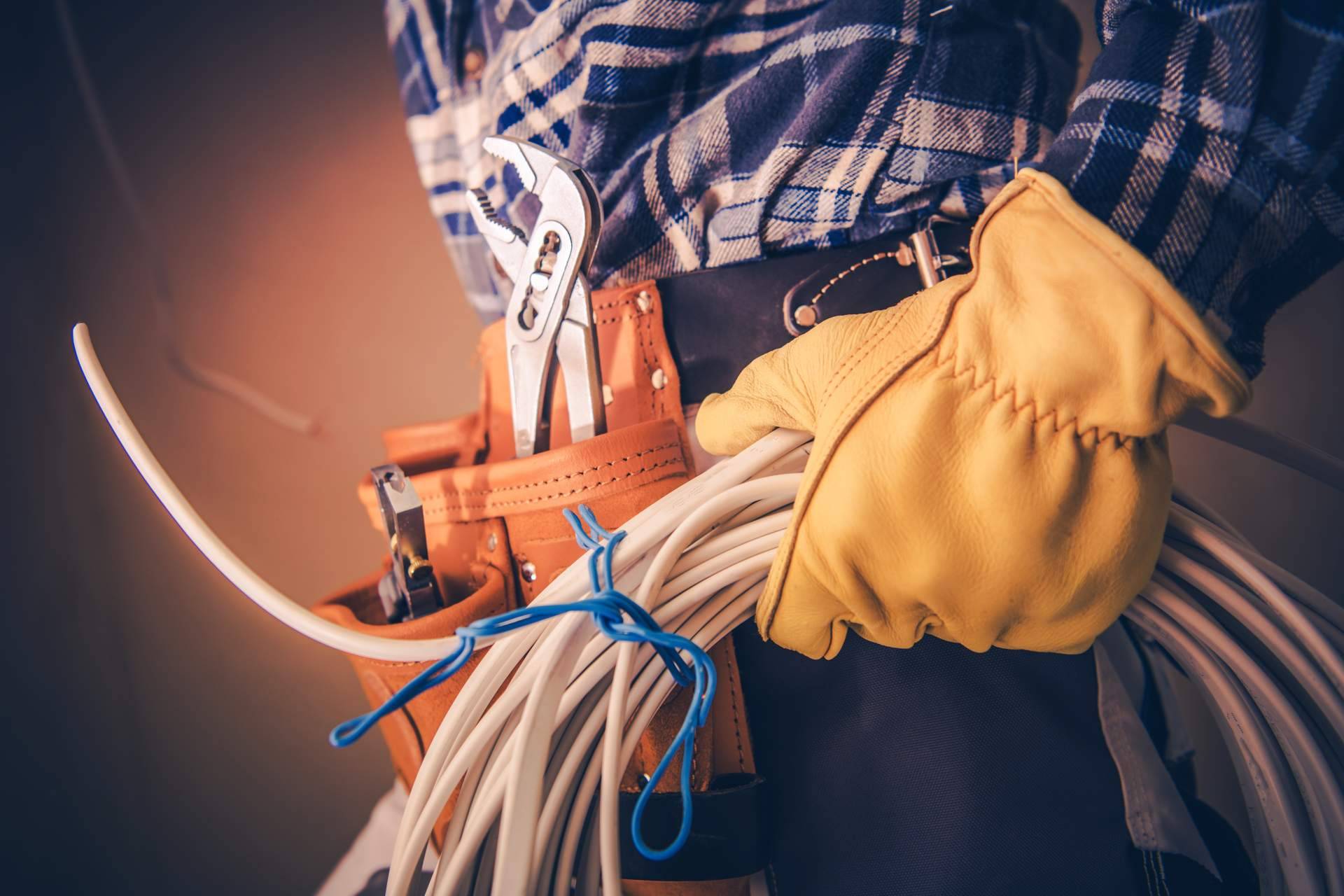 Asesoría Fiscália explica cómo ser electricista autónomo