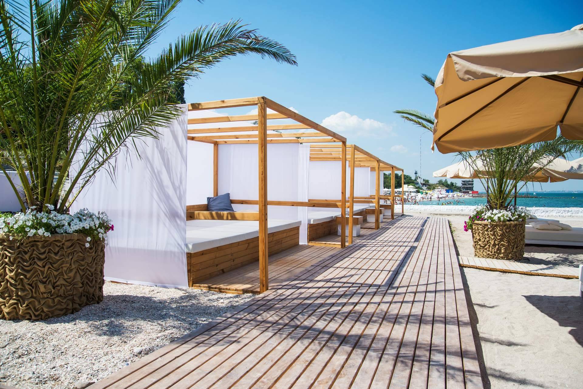 Taztú, servicios de construcción e instalación técnica de iluminación y sonido para beach club