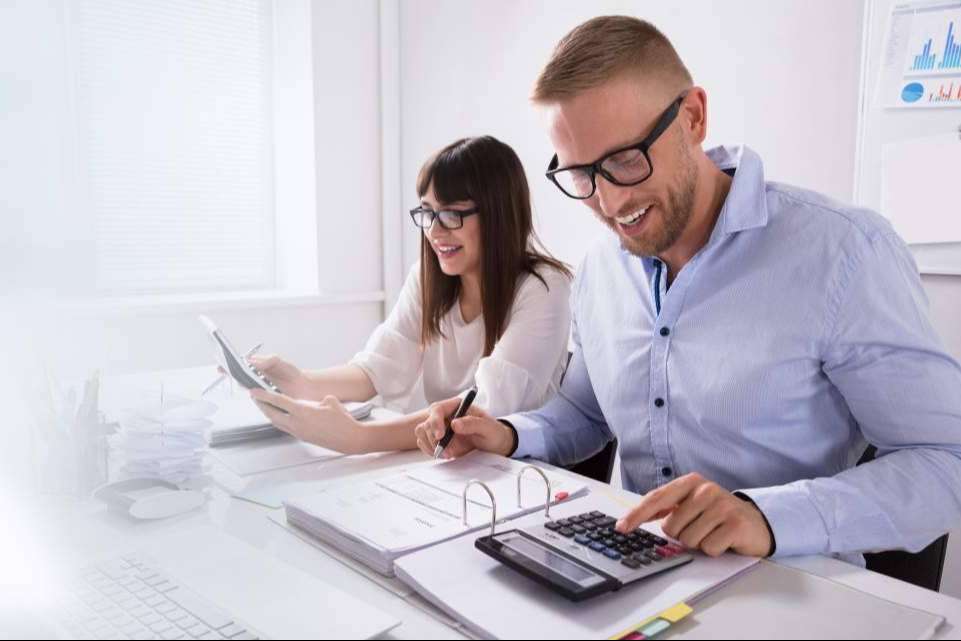 Asesoramiento profesional con expertos y un equipo joven muy actualizado para los desafíos fiscales, así es Asesolab