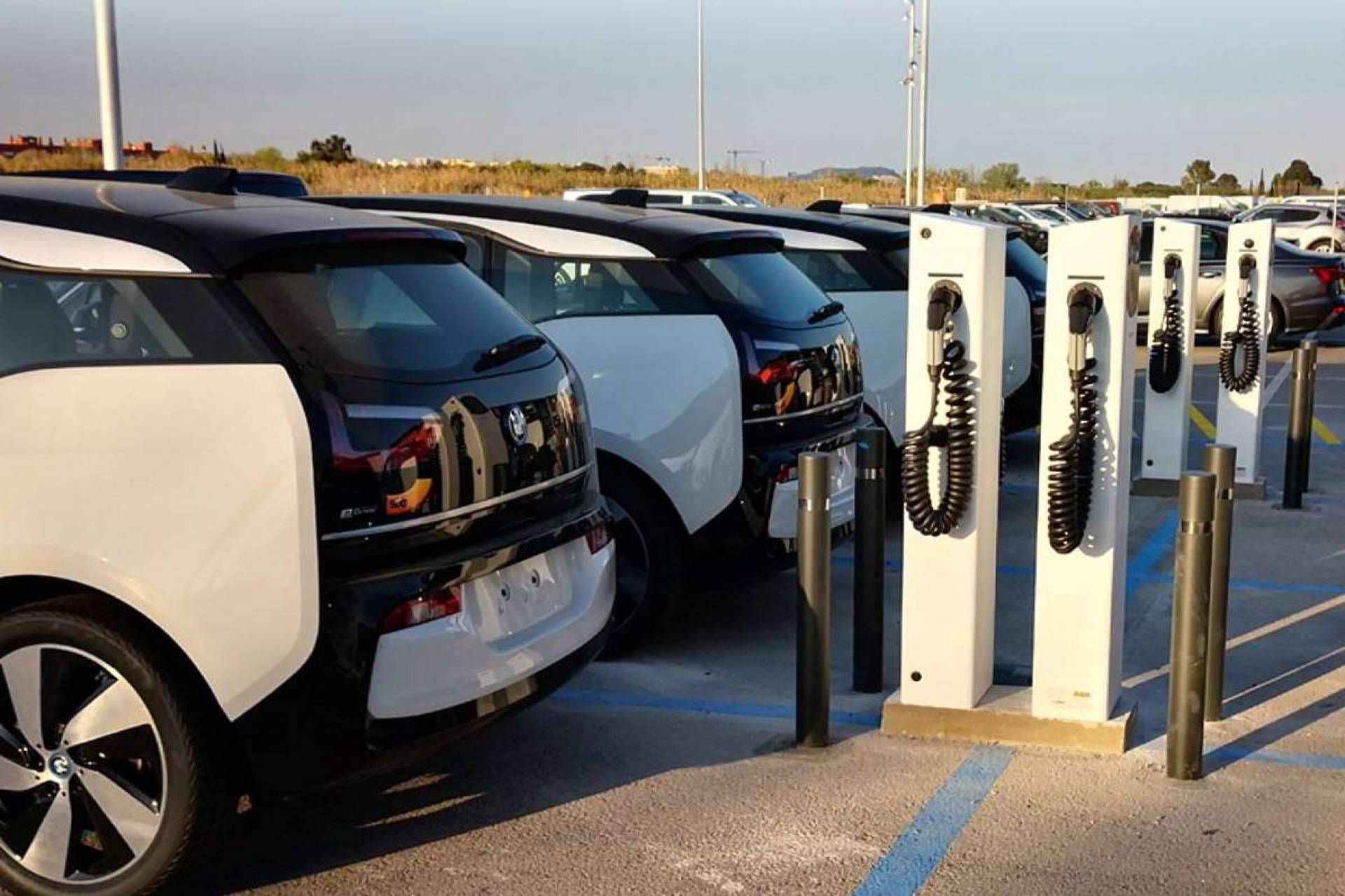 Sixt Rent a Car y EVcharge se unen para la gestión de puntos de recarga