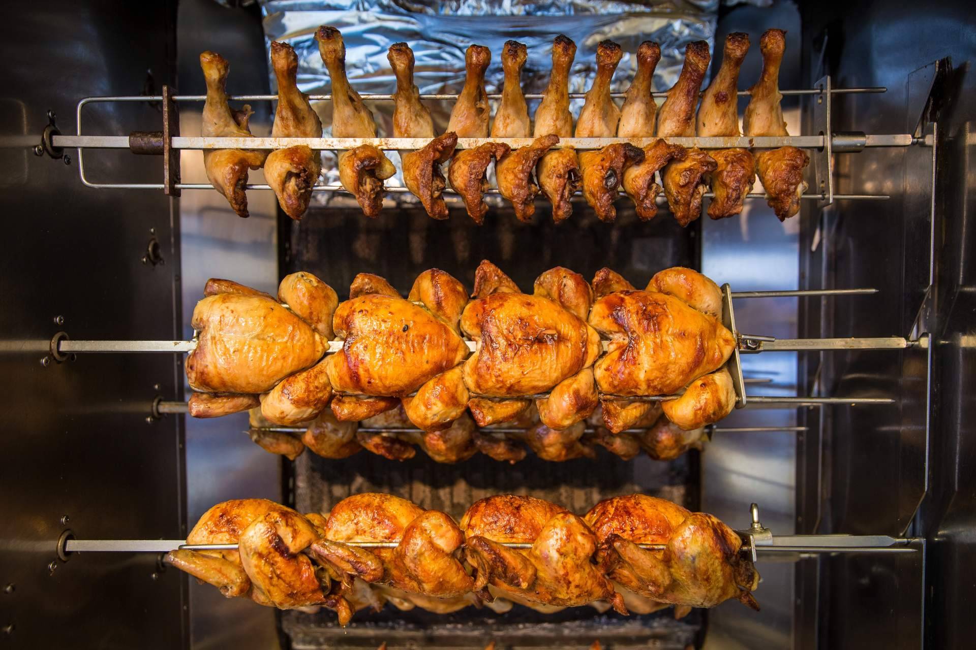 Los asadores de pollos que ofrece Auxihostelería