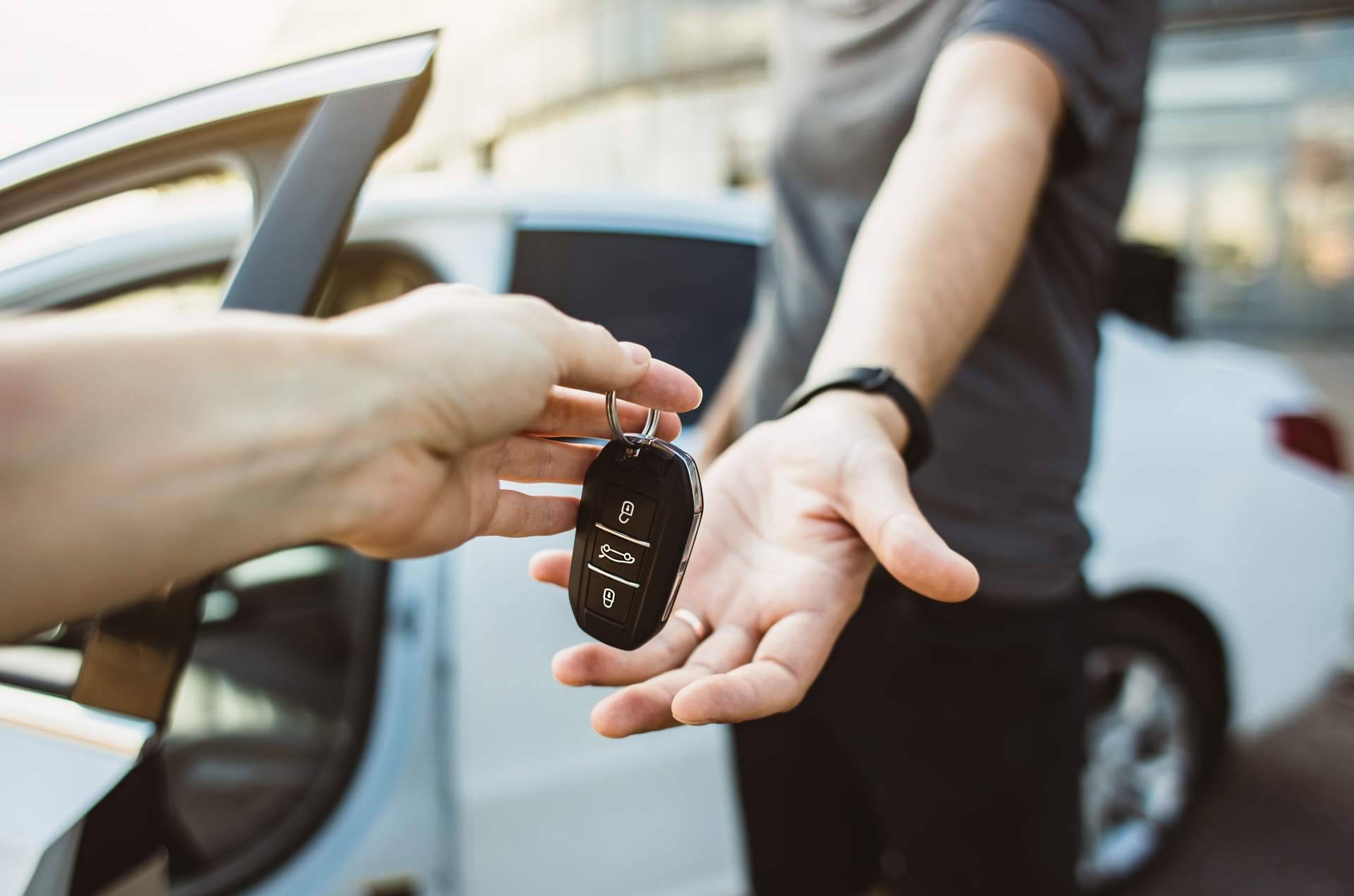¿Cuáles son las ventajas del renting de coches eléctricos para particulares?