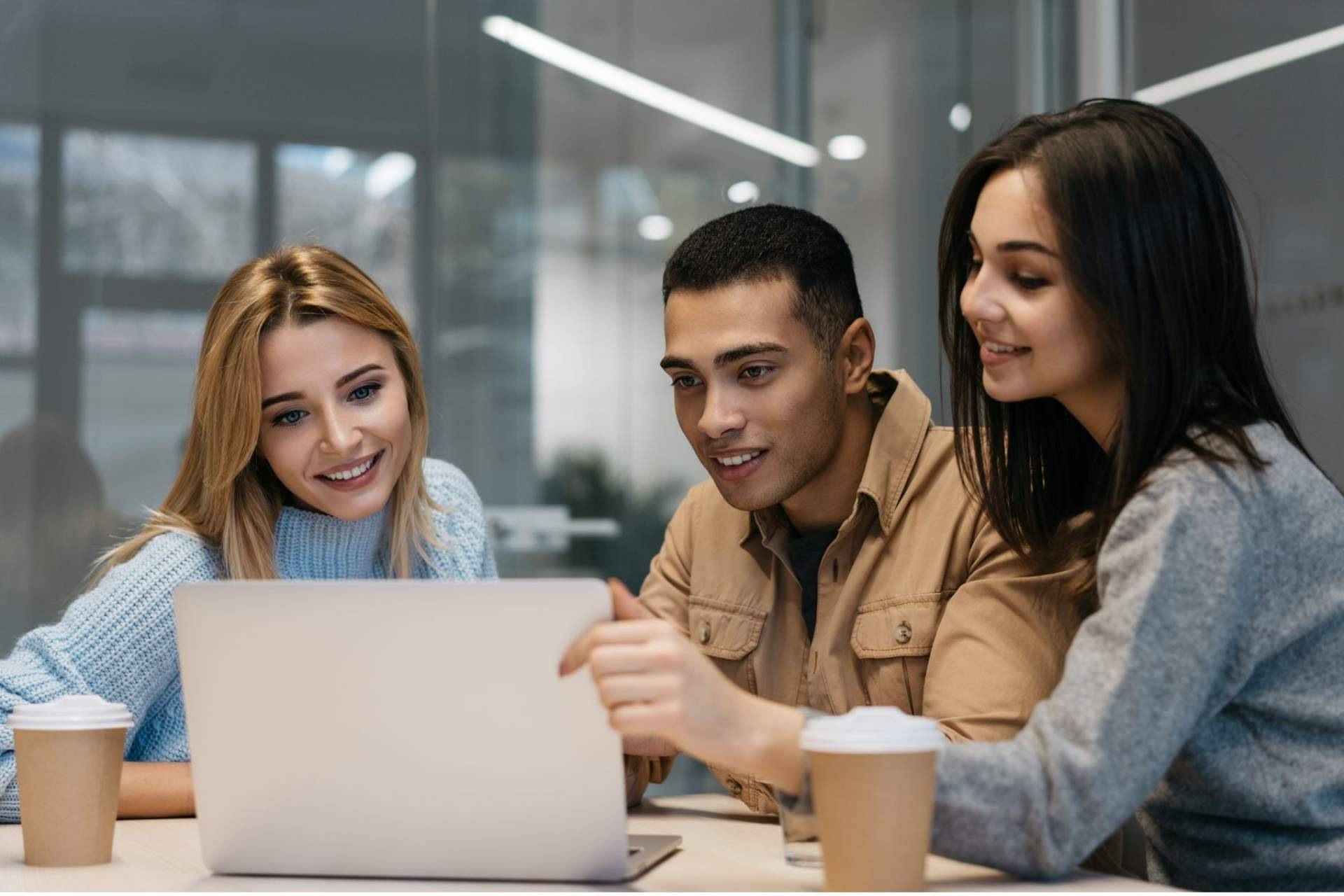 ¿Por qué es importante informarse en marketing digital de manera online? Esto No Es Noticia
