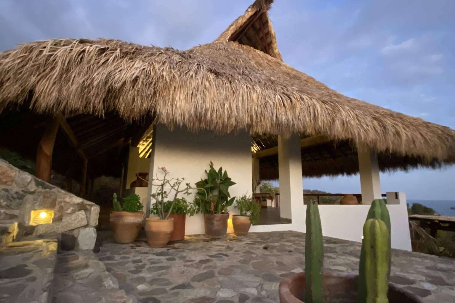 Encontrar un hotel situado en una pequeña colina de San Agustinillo es posible con Zazil Retreat