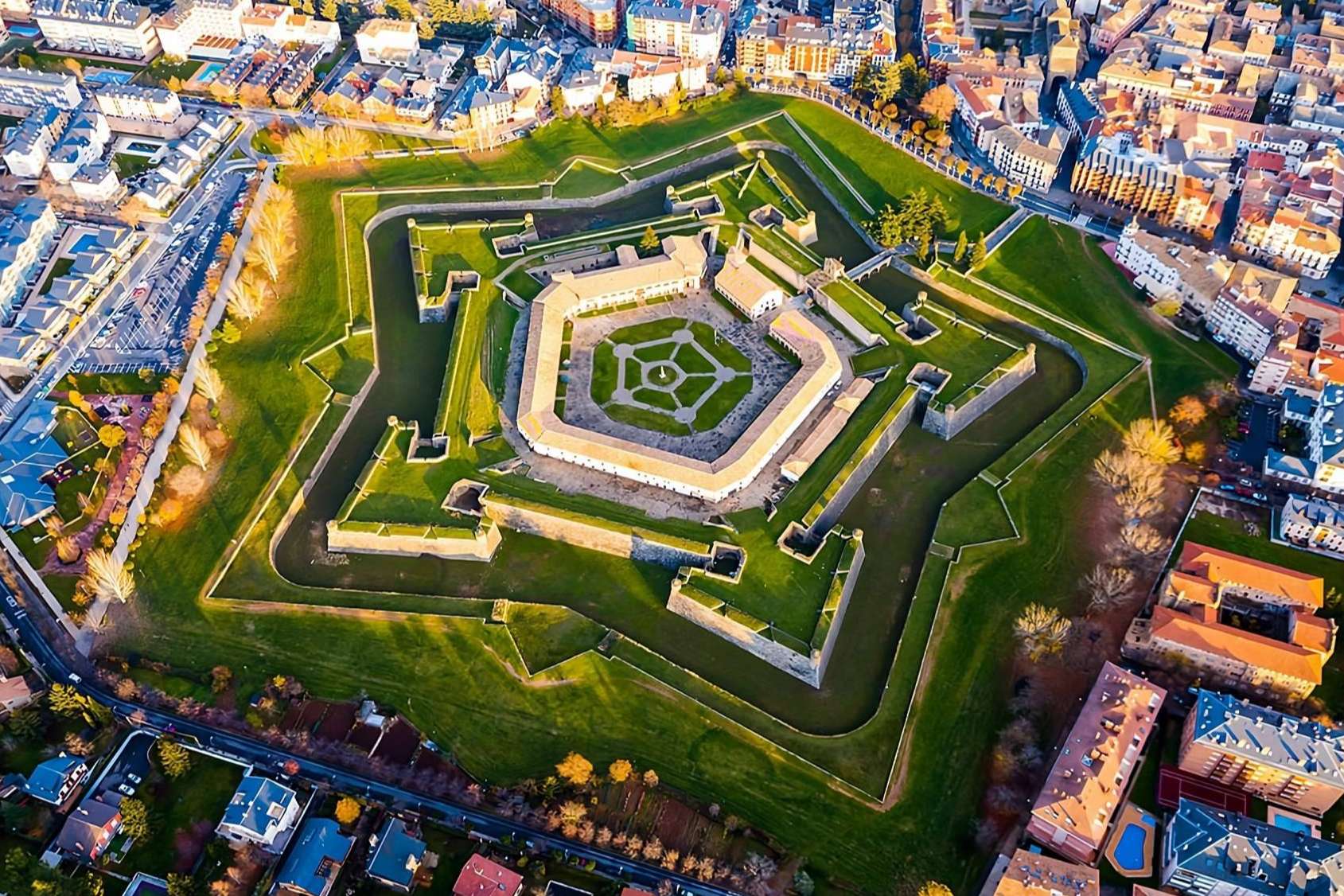 Visitar España a través de sus castillos y palacios