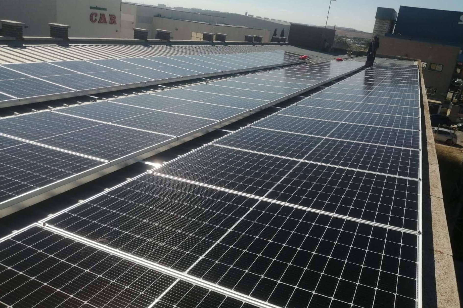 Biocay Energy habla de la importancia de instalar paneles solares en una industria o vivienda