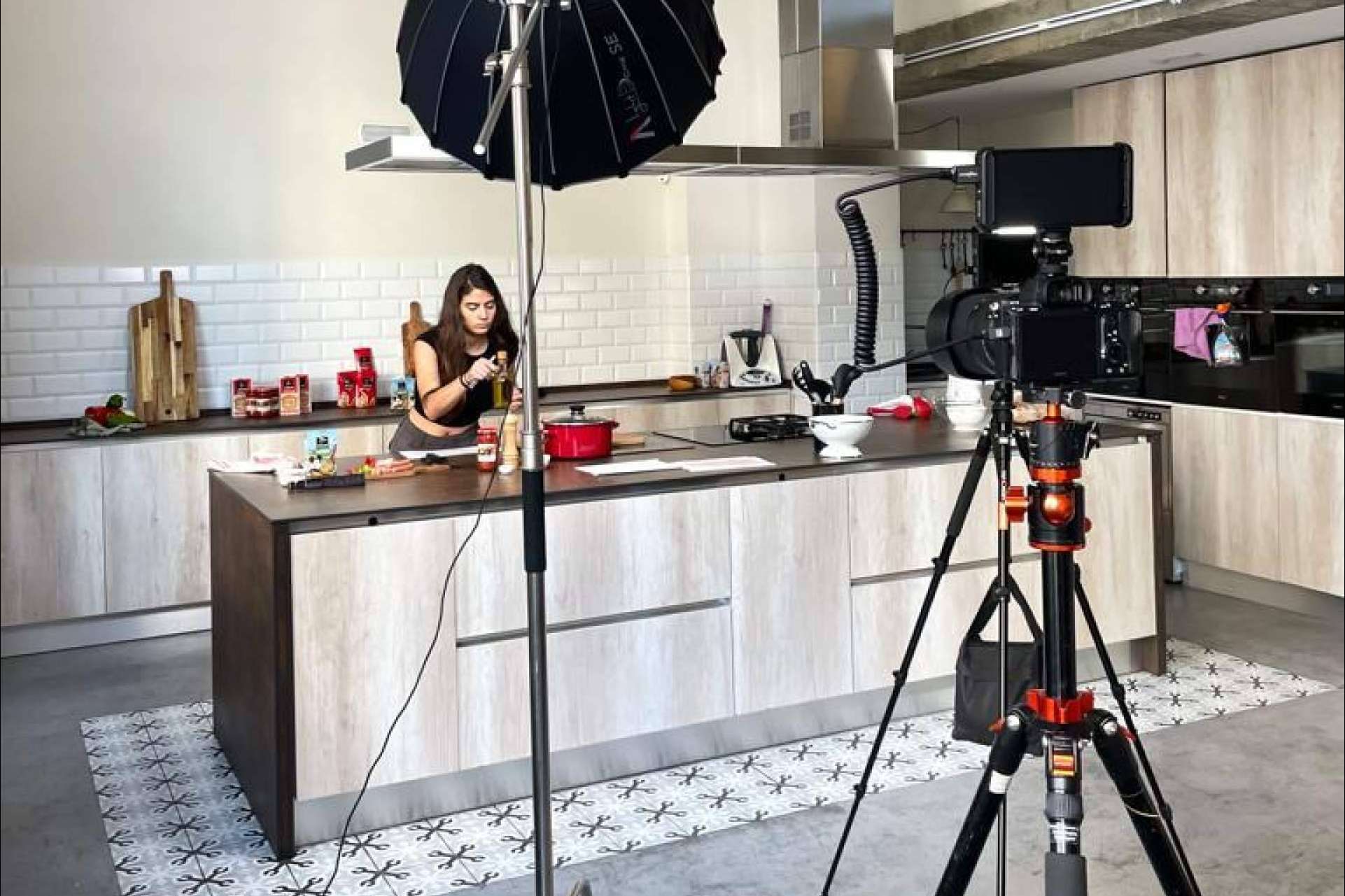 Alquiler de espacio de cocina para rodajes de publicidad, cine y producciones audiovisuales en Cocinea