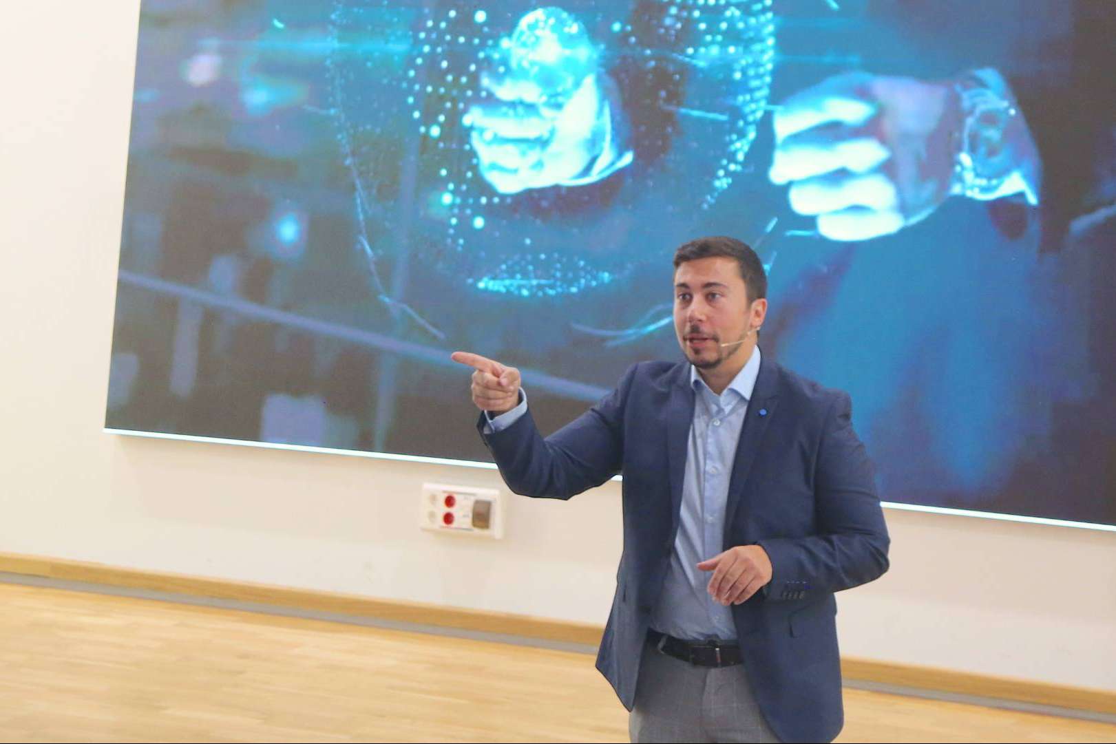 Hacer 4 fotos con el móvil y subirlas a Idealista no es comercializar un inmueble. Delavera (consultora inmobiliaria) explica su estrategia