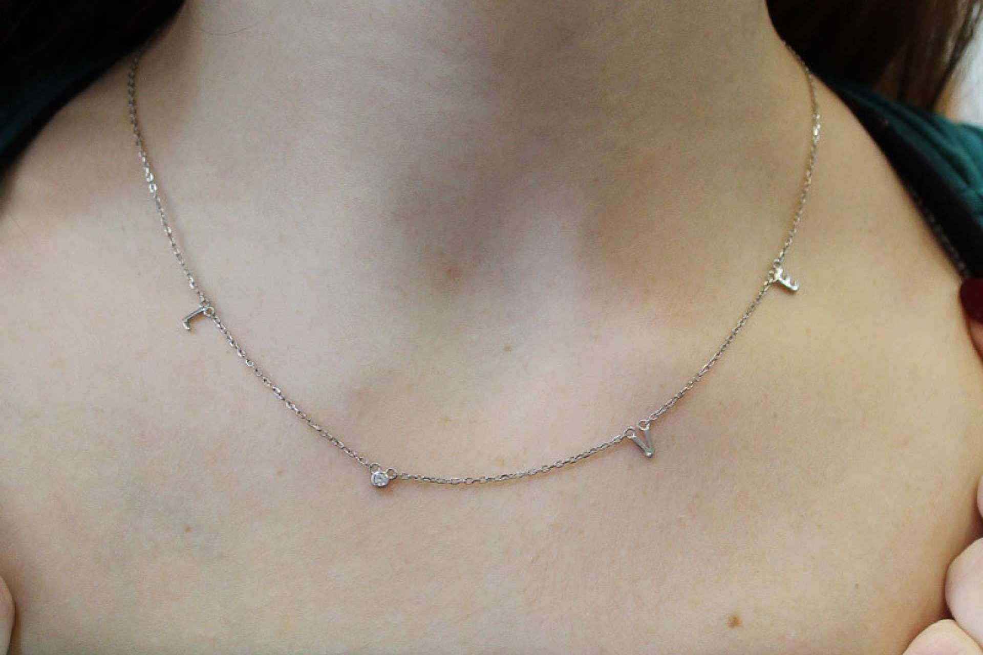 Colgantes de plata para añadir estilo a cualquier look este invierno