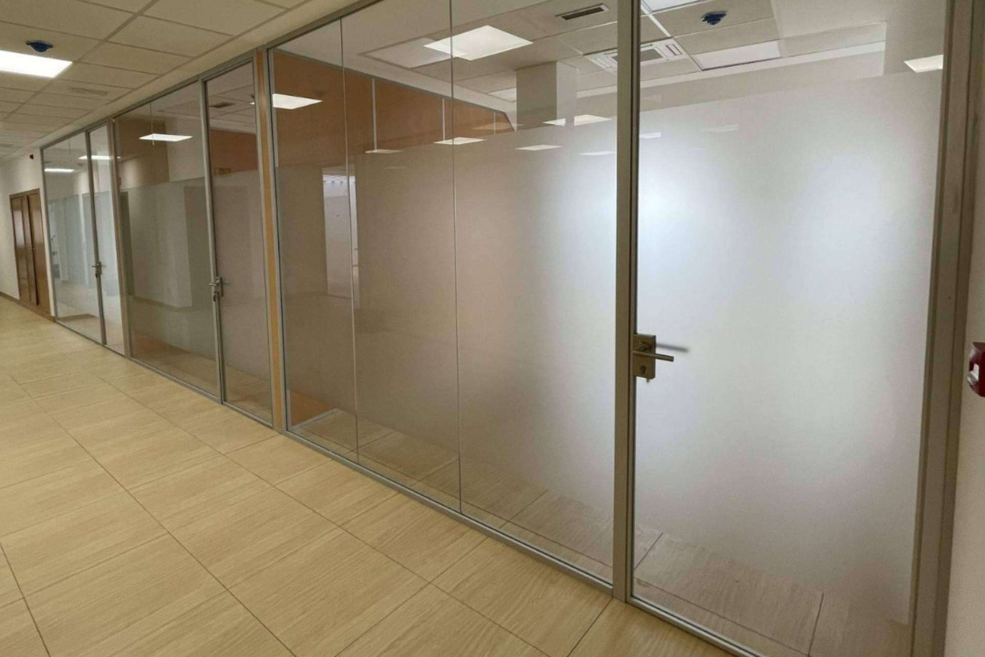 Aceroffice sobre el uso de mamparas divisorias para la creación de nuevos espacios