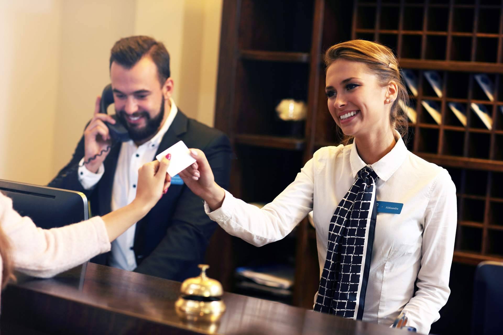 ¿Por qué es recomendable formarse en el sector hotelero de cara a un futuro?