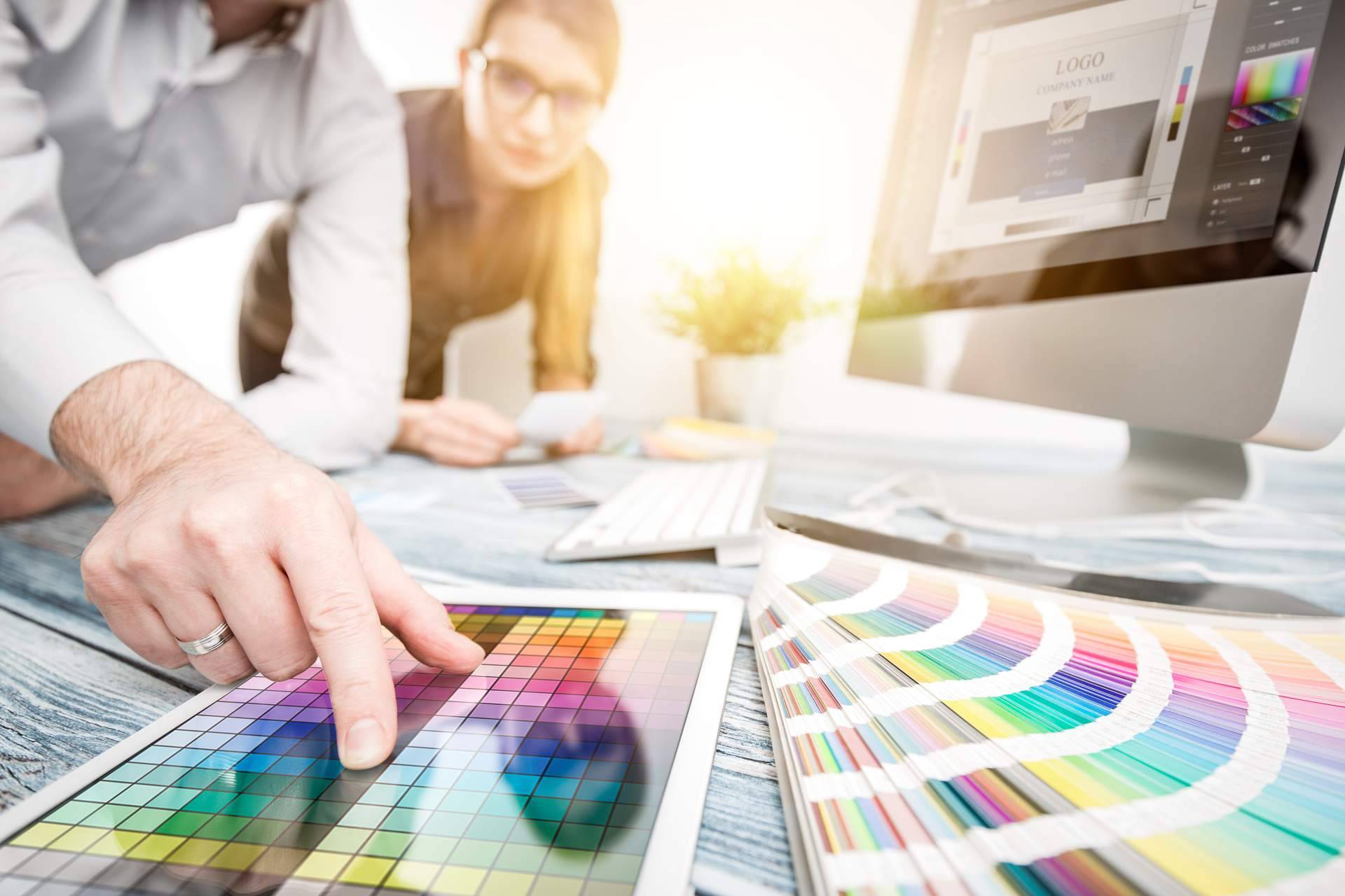 Las ventajas de estudiar diseño gráfico y marketing digital