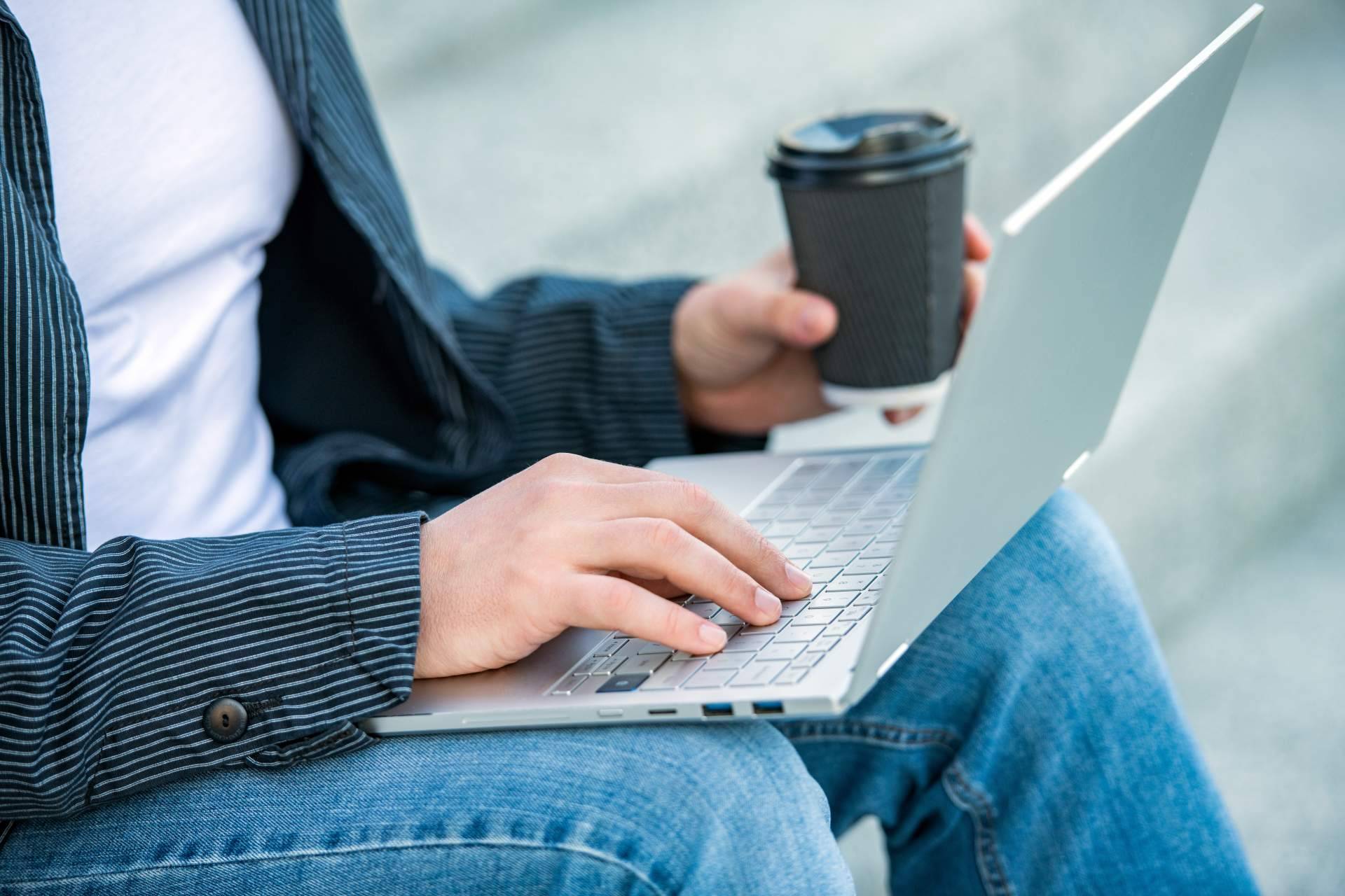 Academia de docencia online para oposiciones, con OpoActiva