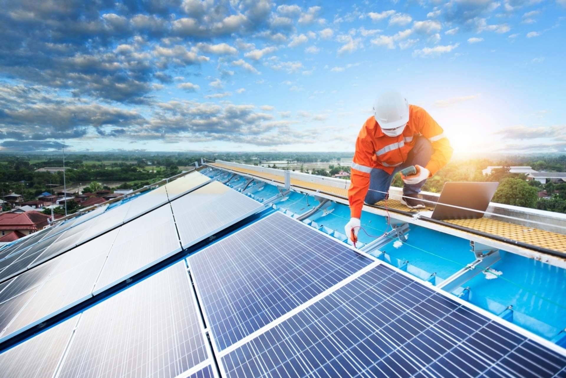 Instalación y mantenimiento de placas solares de la mano de Acierta Eficiencia